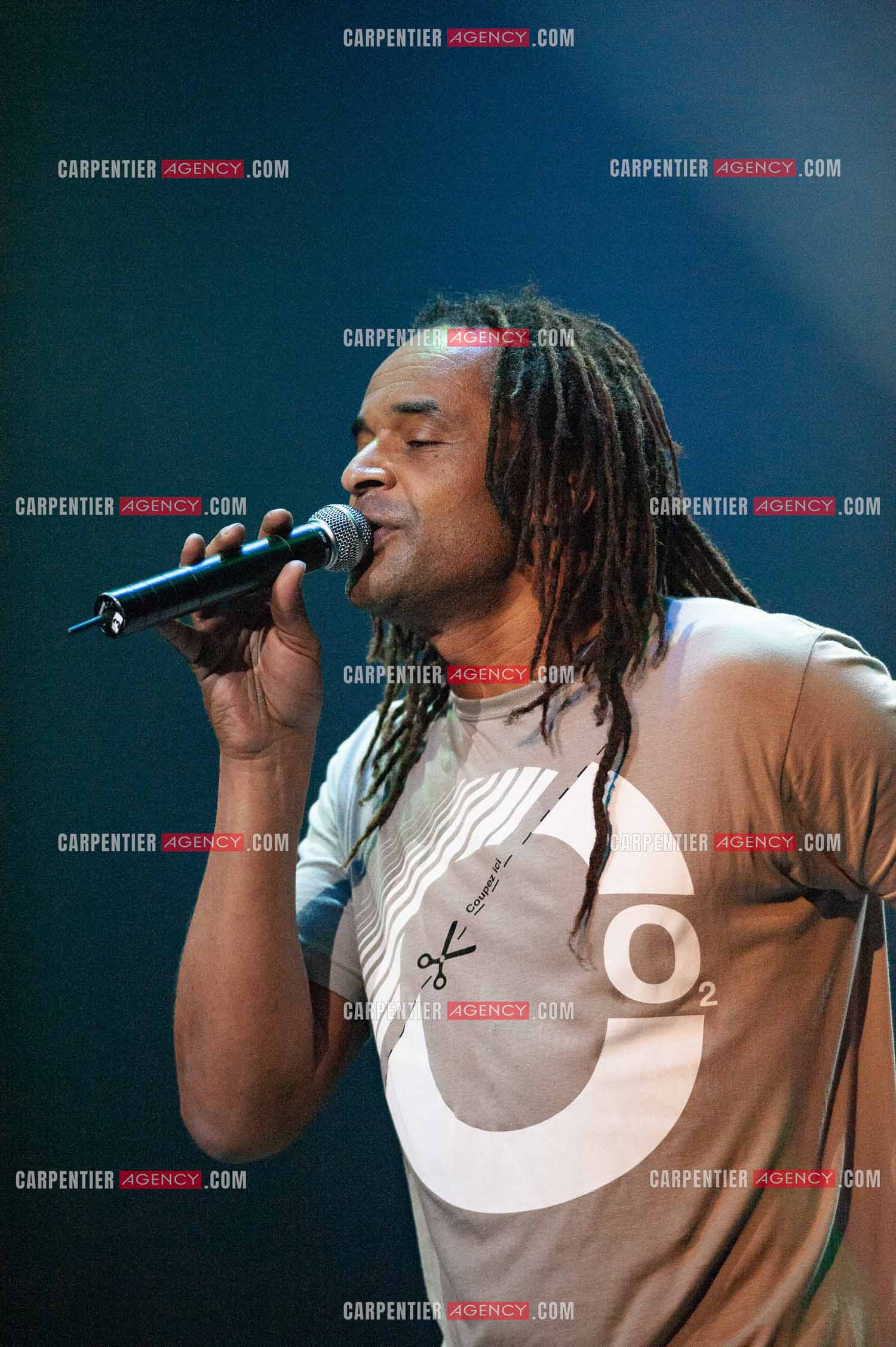Grand concert au Zénith de Paris “ ULTIMATUM PLANETE ZÉNITH “ le 22 Nov 2009. Le chanteur Yannick Noah.                                    ( Exclusif )