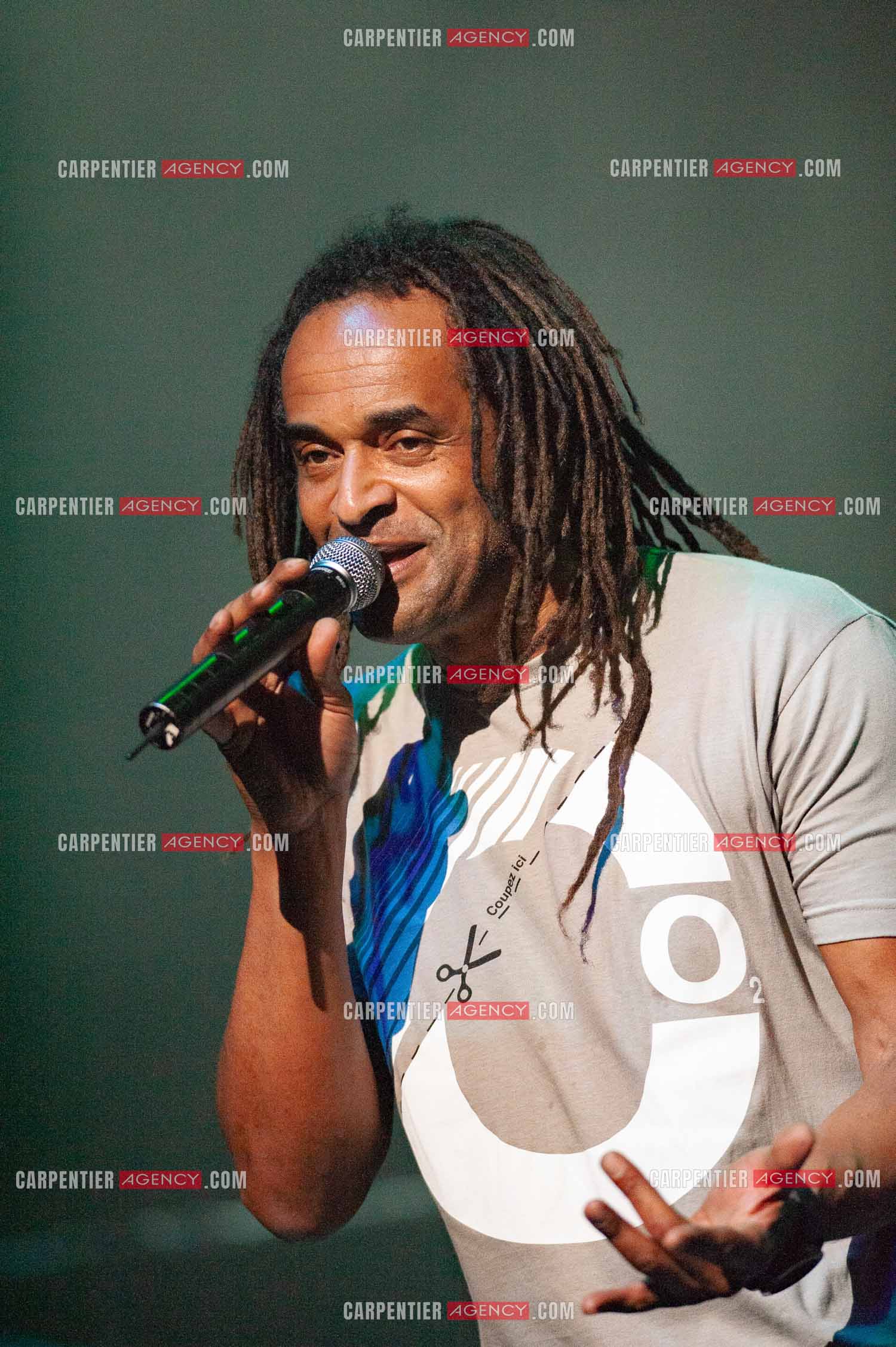 Grand concert au Zénith de Paris “ ULTIMATUM PLANETE ZÉNITH “ le 22 Nov 2009. Le chanteur Yannick Noah.                                    ( Exclusif )