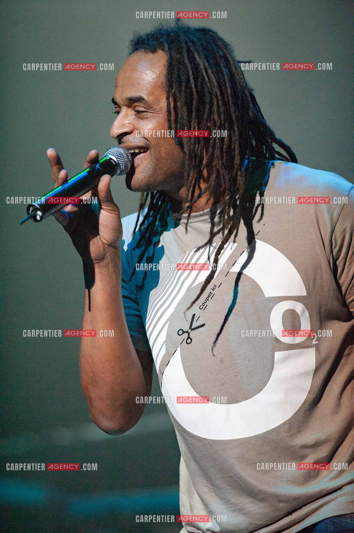 Grand concert au Zénith de Paris “ ULTIMATUM PLANETE ZÉNITH “ le 22 Nov 2009. Le chanteur Yannick Noah.                                    ( Exclusif )