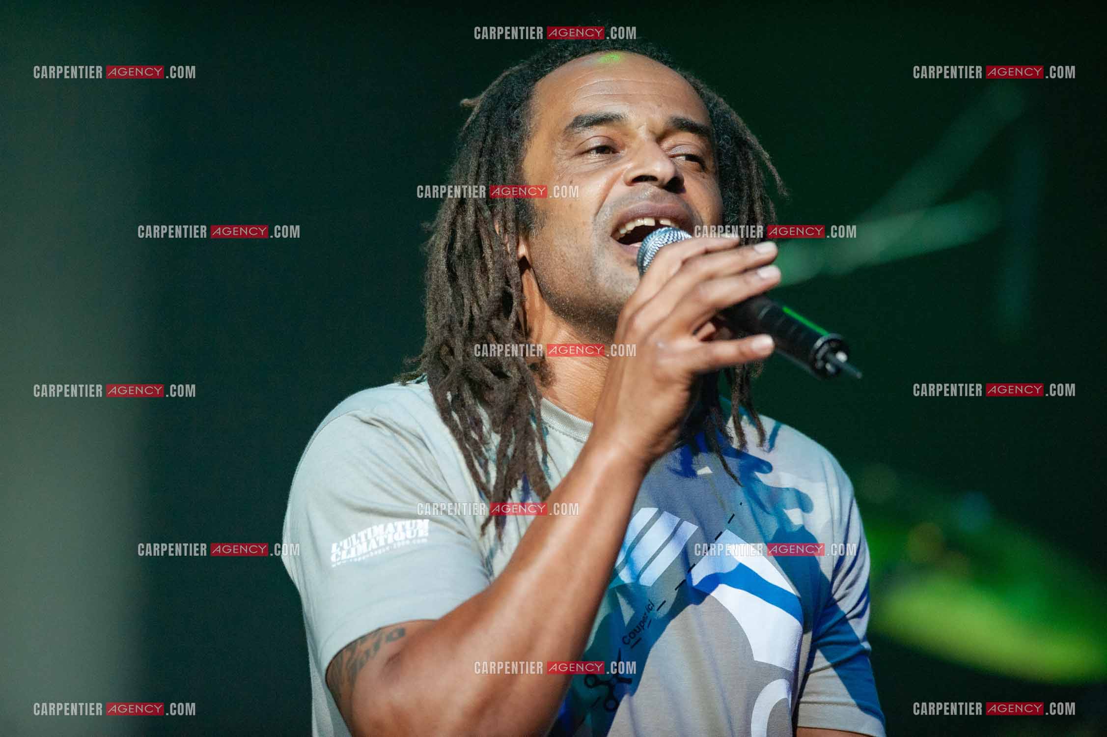 Grand concert au Zénith de Paris “ ULTIMATUM PLANETE ZÉNITH “ le 22 Nov 2009. Le chanteur Yannick Noah.                                    ( Exclusif )