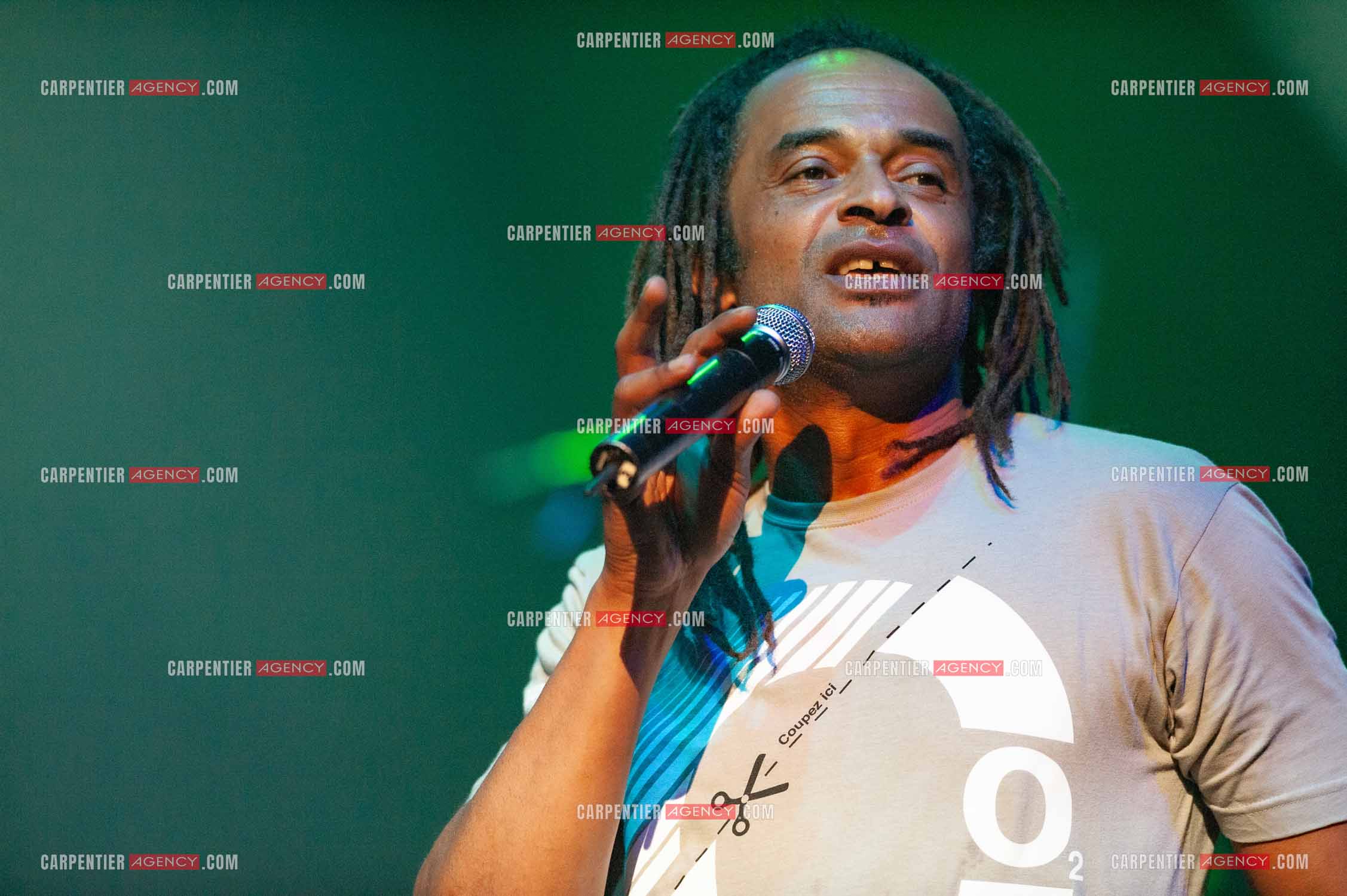 Grand concert au Zénith de Paris “ ULTIMATUM PLANETE ZÉNITH “ le 22 Nov 2009. Le chanteur Yannick Noah.                                    ( Exclusif )