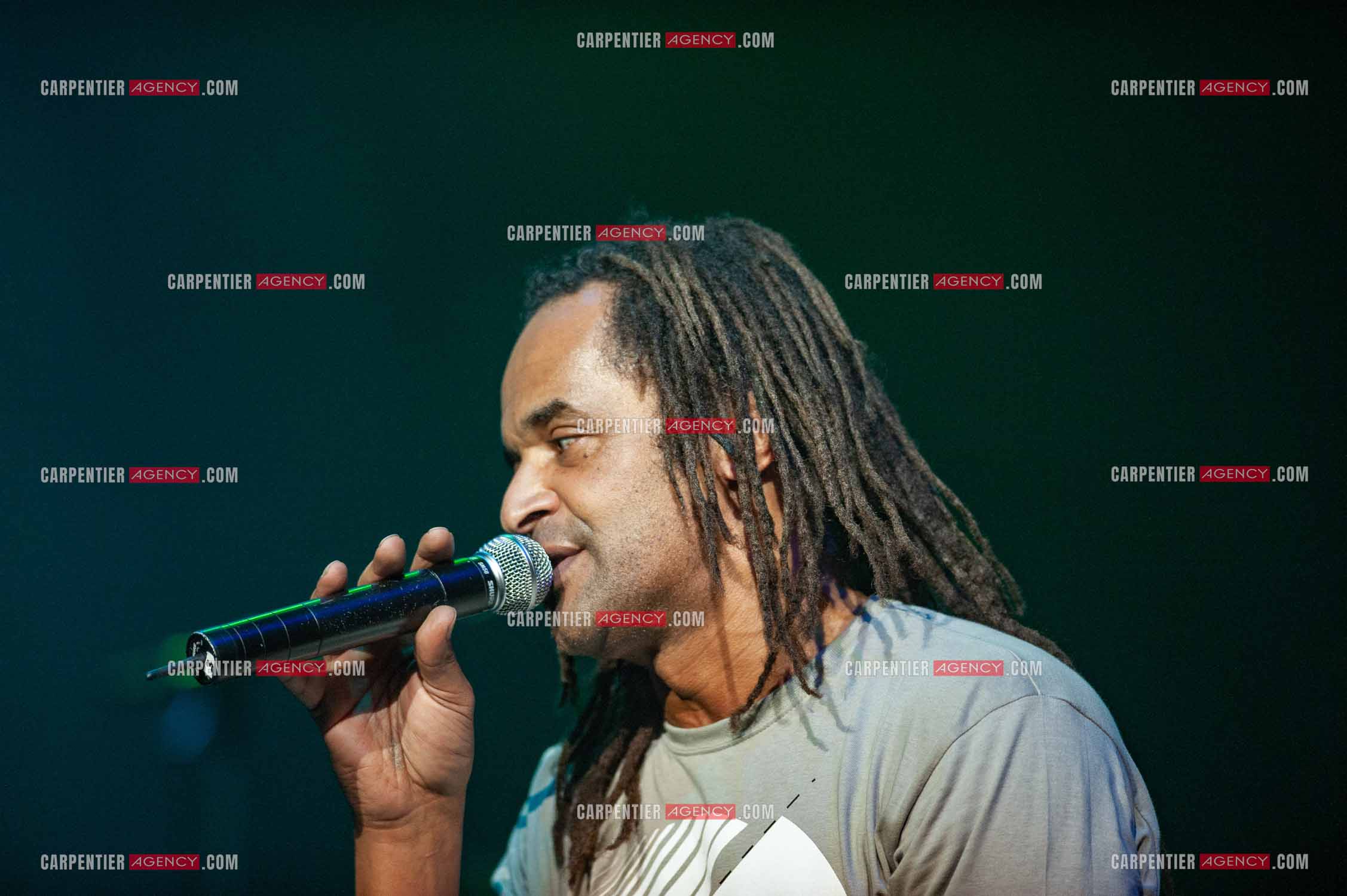 Grand concert au Zénith de Paris “ ULTIMATUM PLANETE ZÉNITH “ le 22 Nov 2009. Le chanteur Yannick Noah.                                    ( Exclusif )