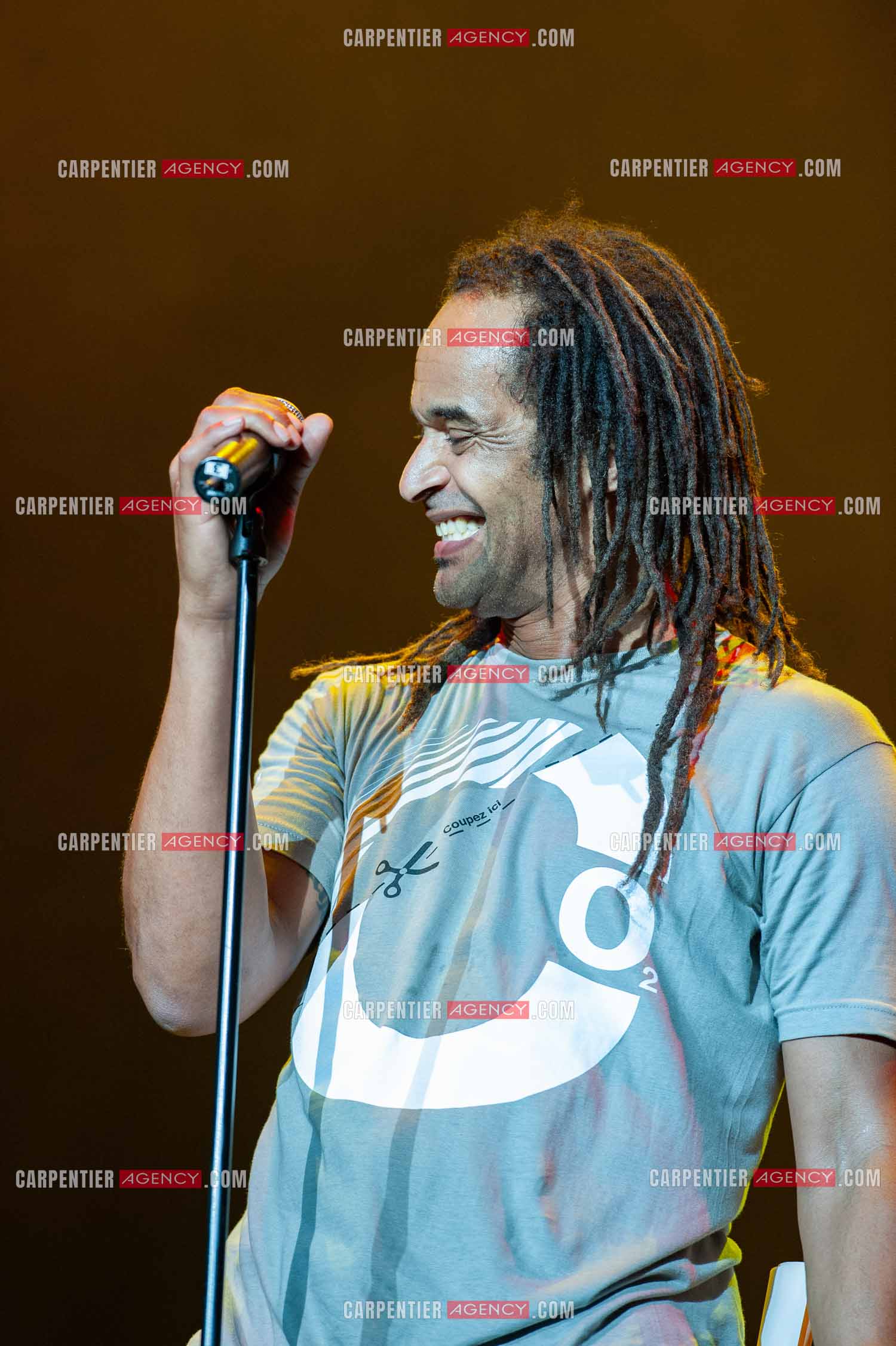 Grand concert au Zénith de Paris “ ULTIMATUM PLANETE ZÉNITH “ le 22 Nov 2009. Le chanteur Yannick Noah.                                    ( Exclusif )