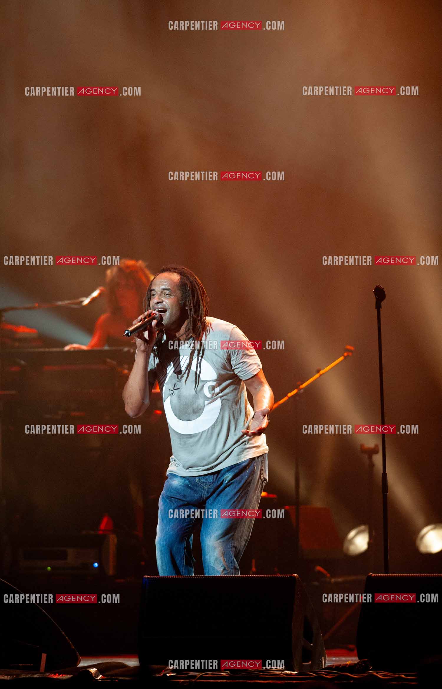 Grand concert au Zénith de Paris “ ULTIMATUM PLANETE ZÉNITH “ le 22 Nov 2009. Le chanteur Yannick Noah.                                    ( Exclusif )