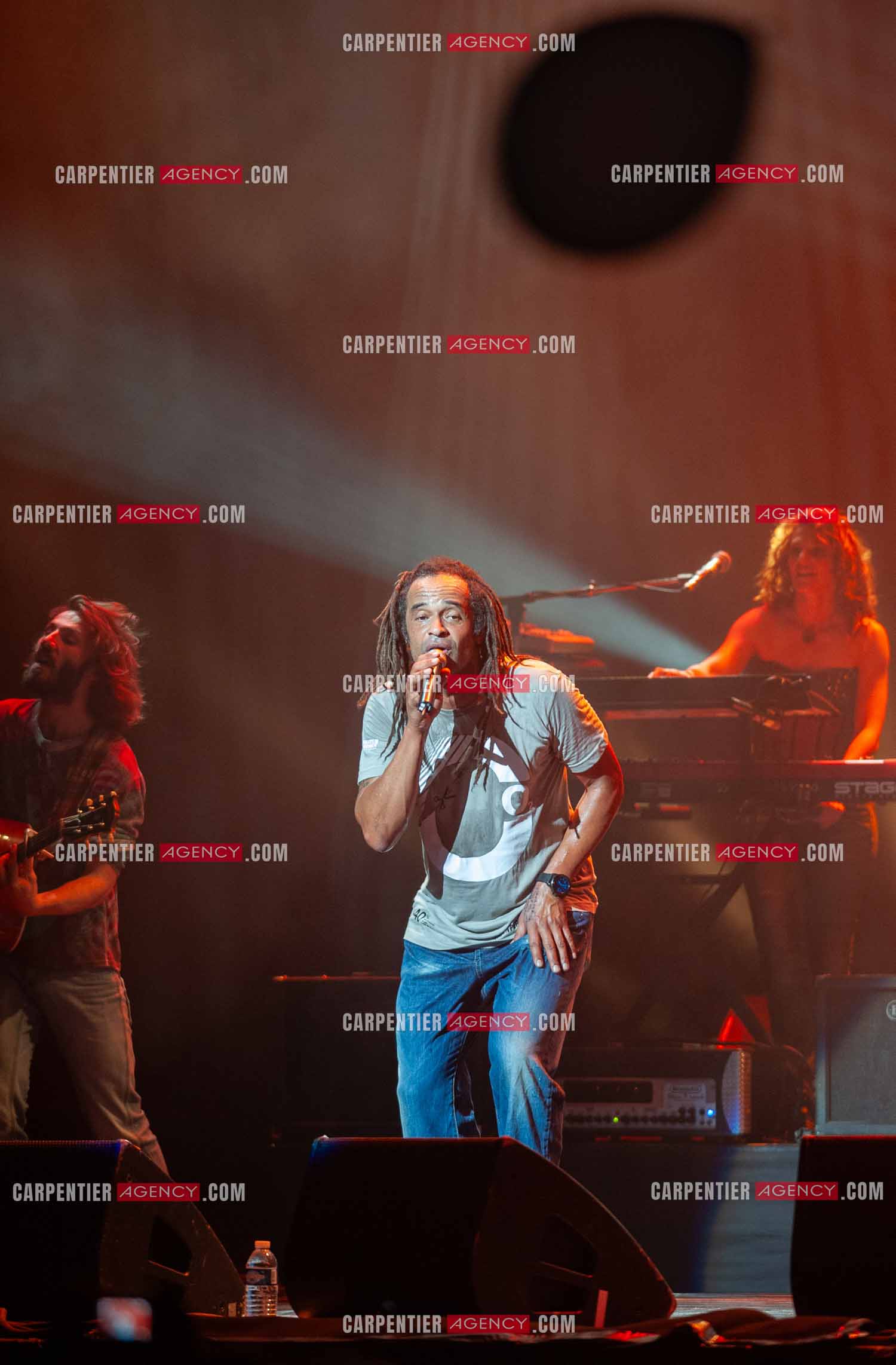 Grand concert au Zénith de Paris “ ULTIMATUM PLANETE ZÉNITH “ le 22 Nov 2009. Le chanteur Yannick Noah.                                    ( Exclusif )