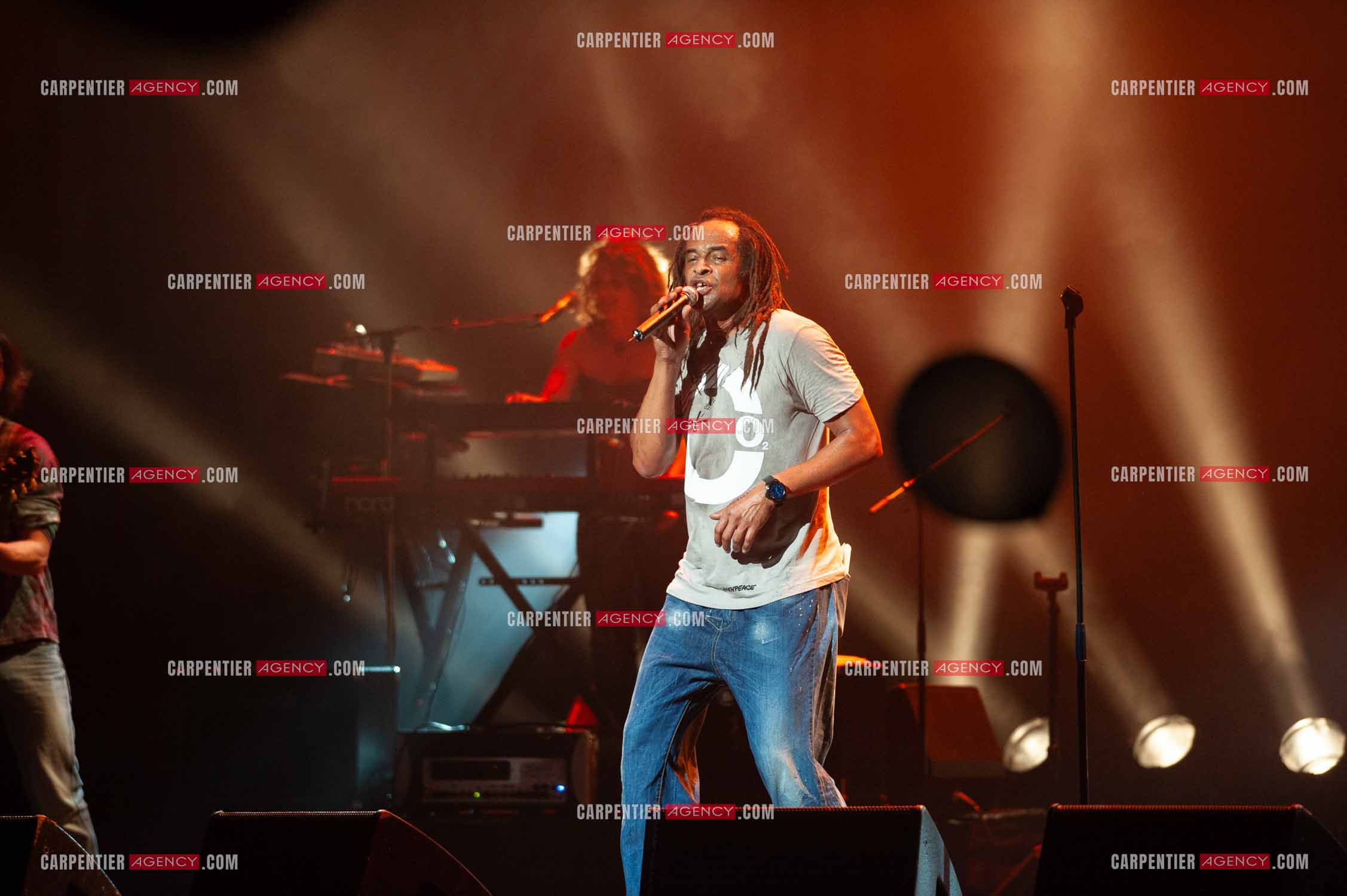 Grand concert au Zénith de Paris “ ULTIMATUM PLANETE ZÉNITH “ le 22 Nov 2009. Le chanteur Yannick Noah.                                    ( Exclusif )