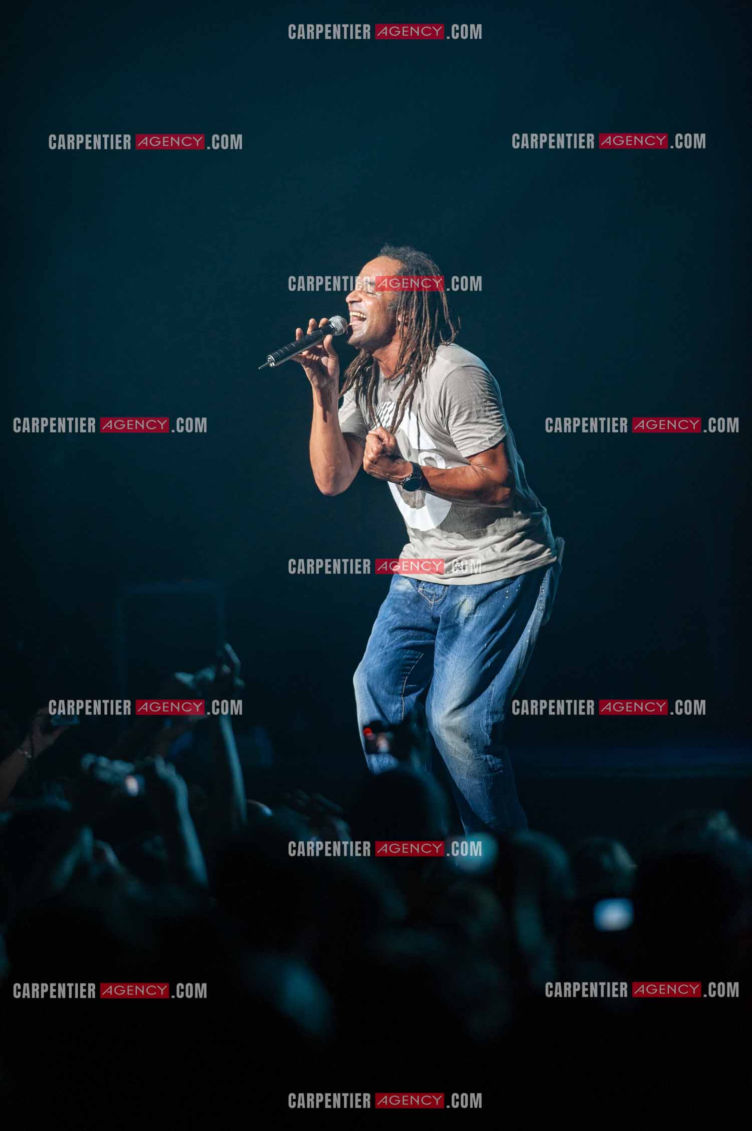 Grand concert au Zénith de Paris “ ULTIMATUM PLANETE ZÉNITH “ le 22 Nov 2009. Le chanteur Yannick Noah.                                    ( Exclusif )