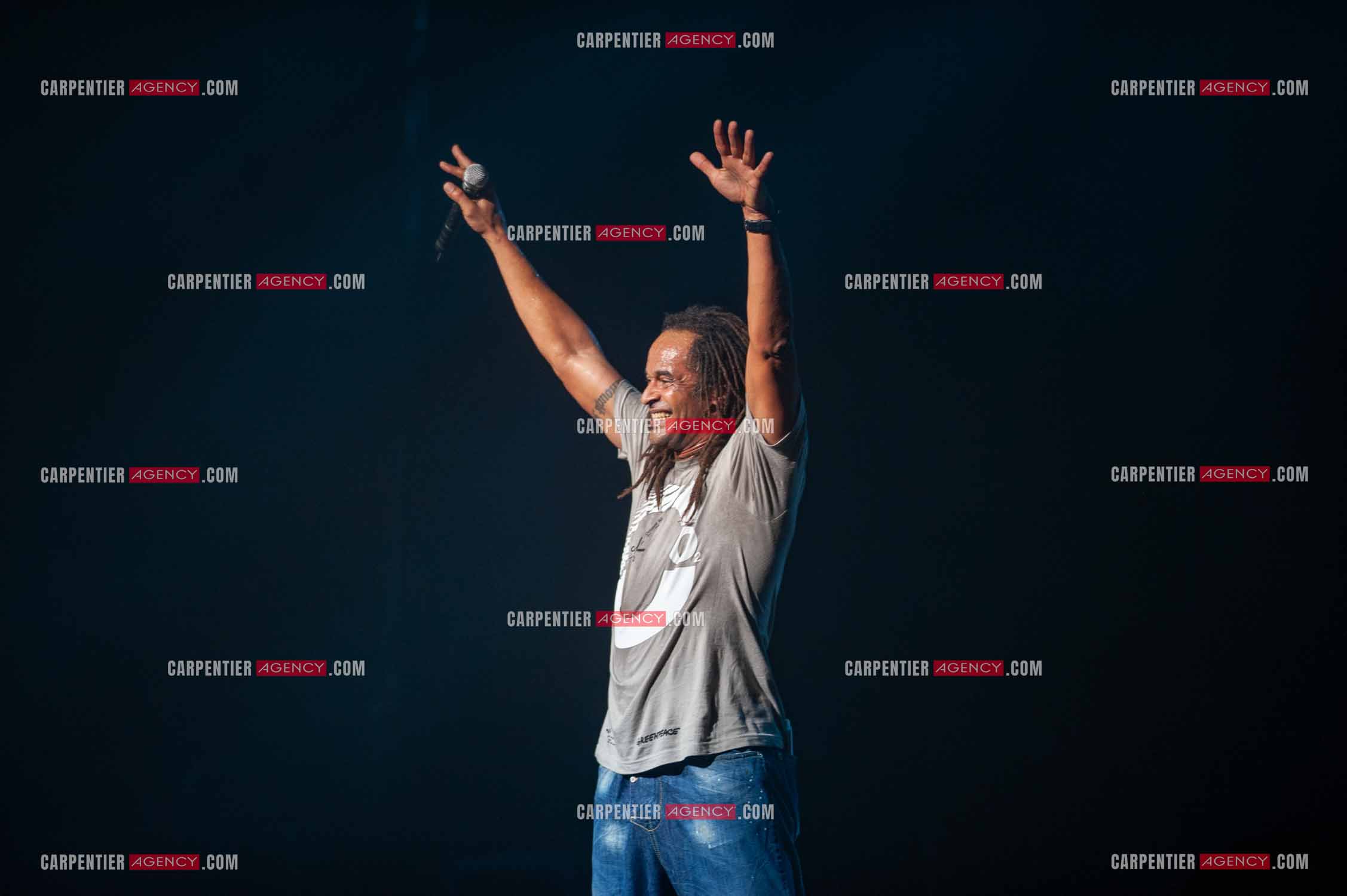 Grand concert au Zénith de Paris “ ULTIMATUM PLANETE ZÉNITH “ le 22 Nov 2009. Le chanteur Yannick Noah.                                    ( Exclusif )