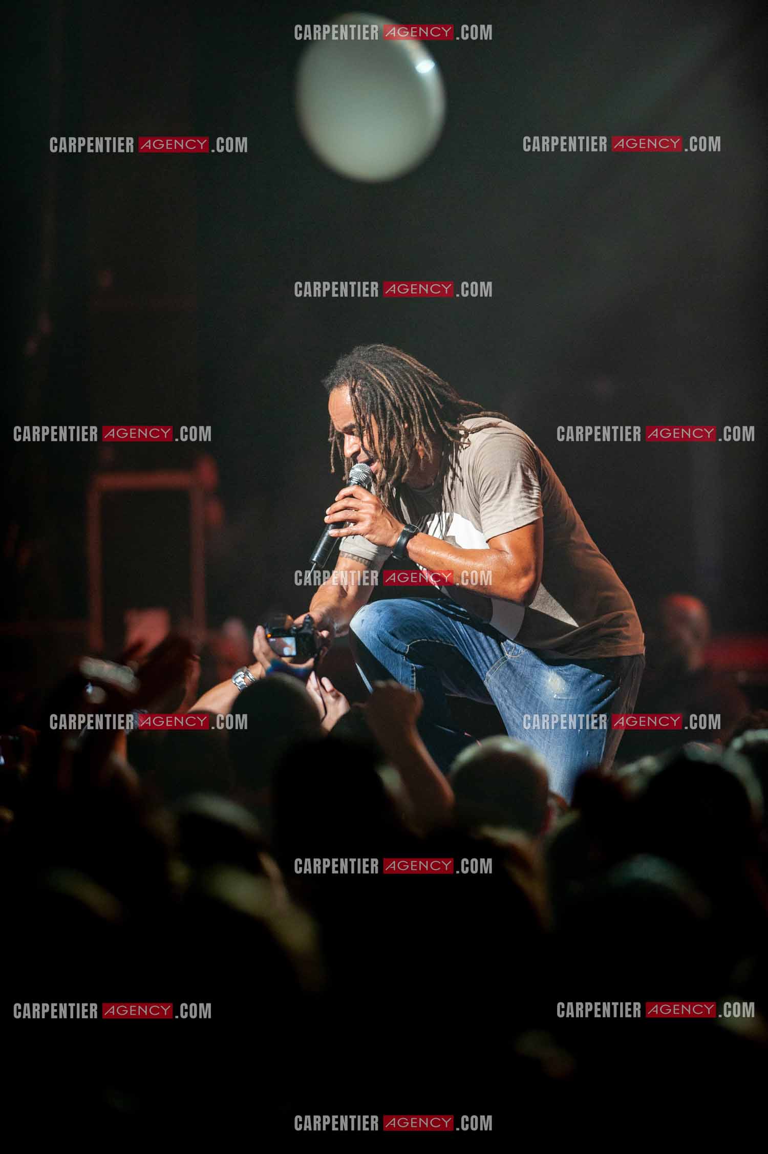 Grand concert au Zénith de Paris “ ULTIMATUM PLANETE ZÉNITH “ le 22 Nov 2009. Le chanteur Yannick Noah.                                    ( Exclusif )