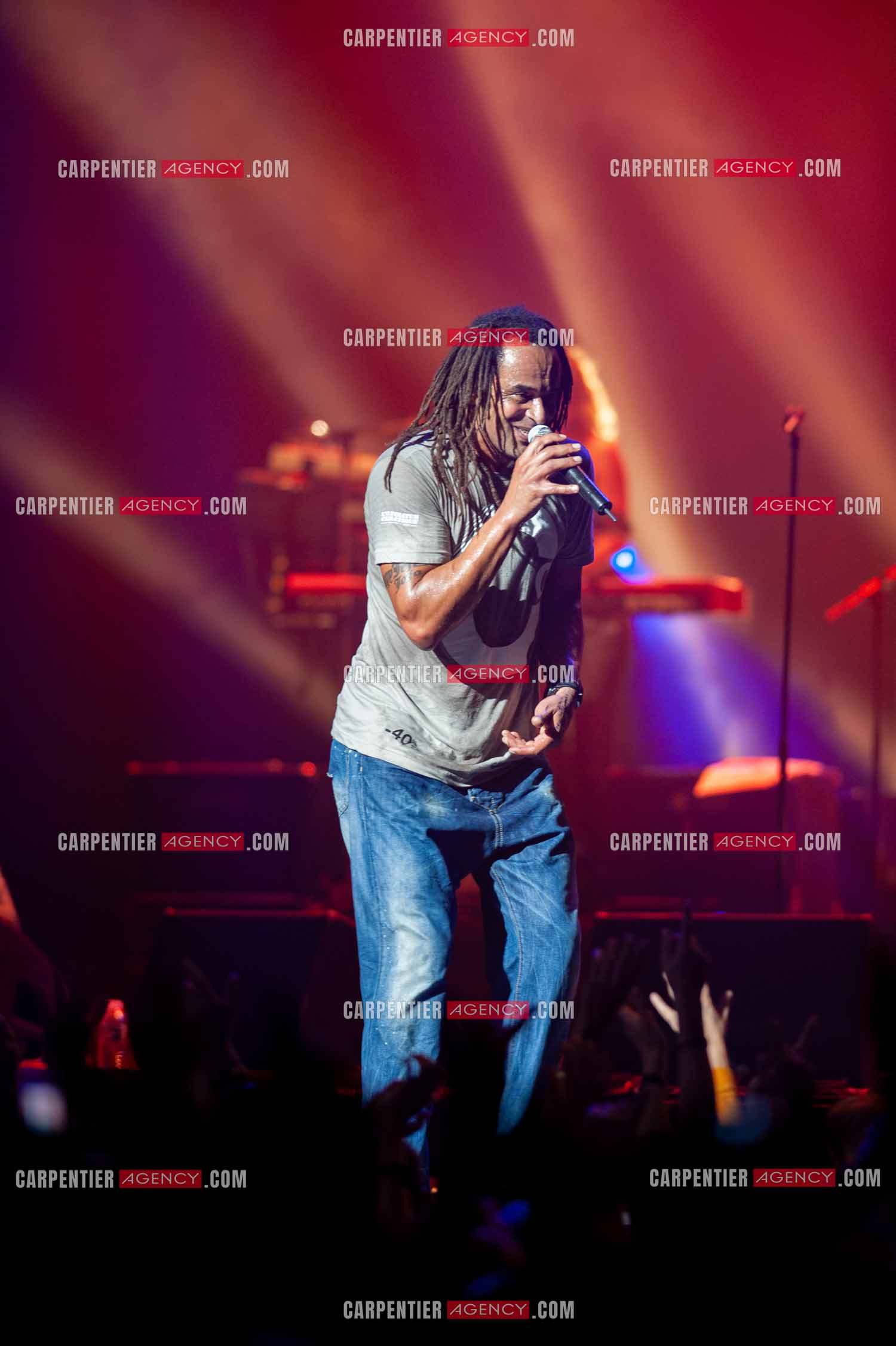Grand concert au Zénith de Paris “ ULTIMATUM PLANETE ZÉNITH “ le 22 Nov 2009. Le chanteur Yannick Noah.                                    ( Exclusif )