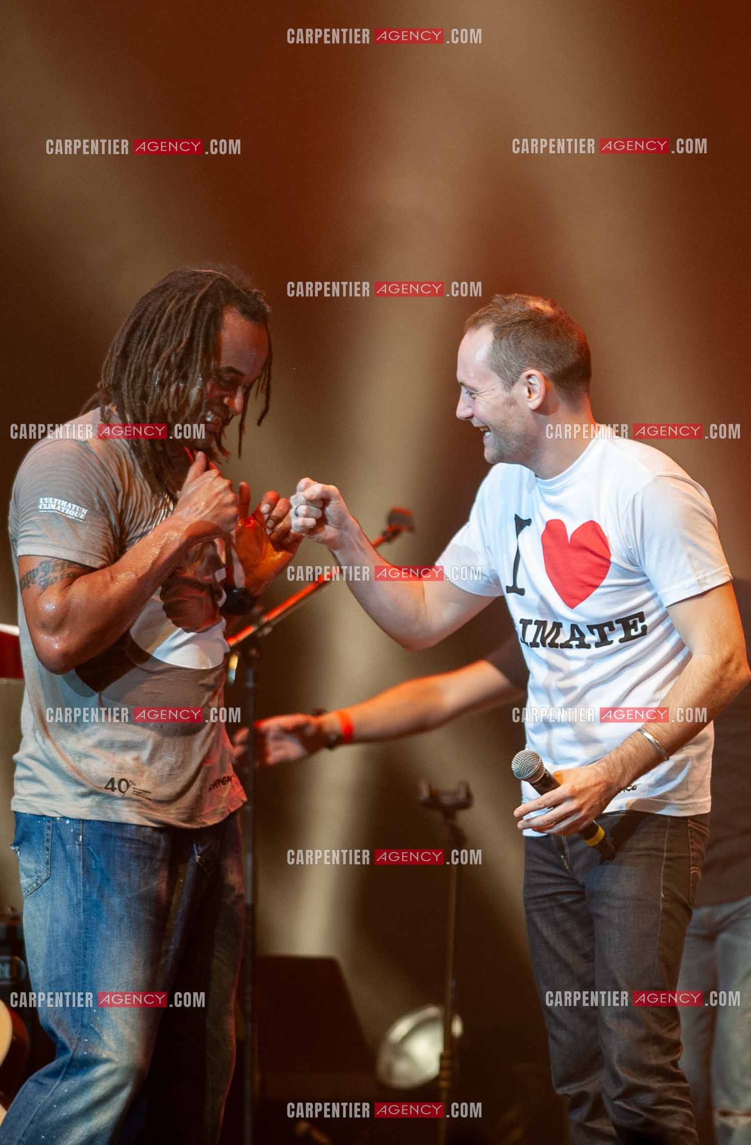 Grand concert au Zénith de Paris “ ULTIMATUM PLANETE ZÉNITH “ le 22 Nov 2009. Le chanteur Yannick Noah et le chanteur du groupe Tryo Christophe Mali.    ( Exclusif )