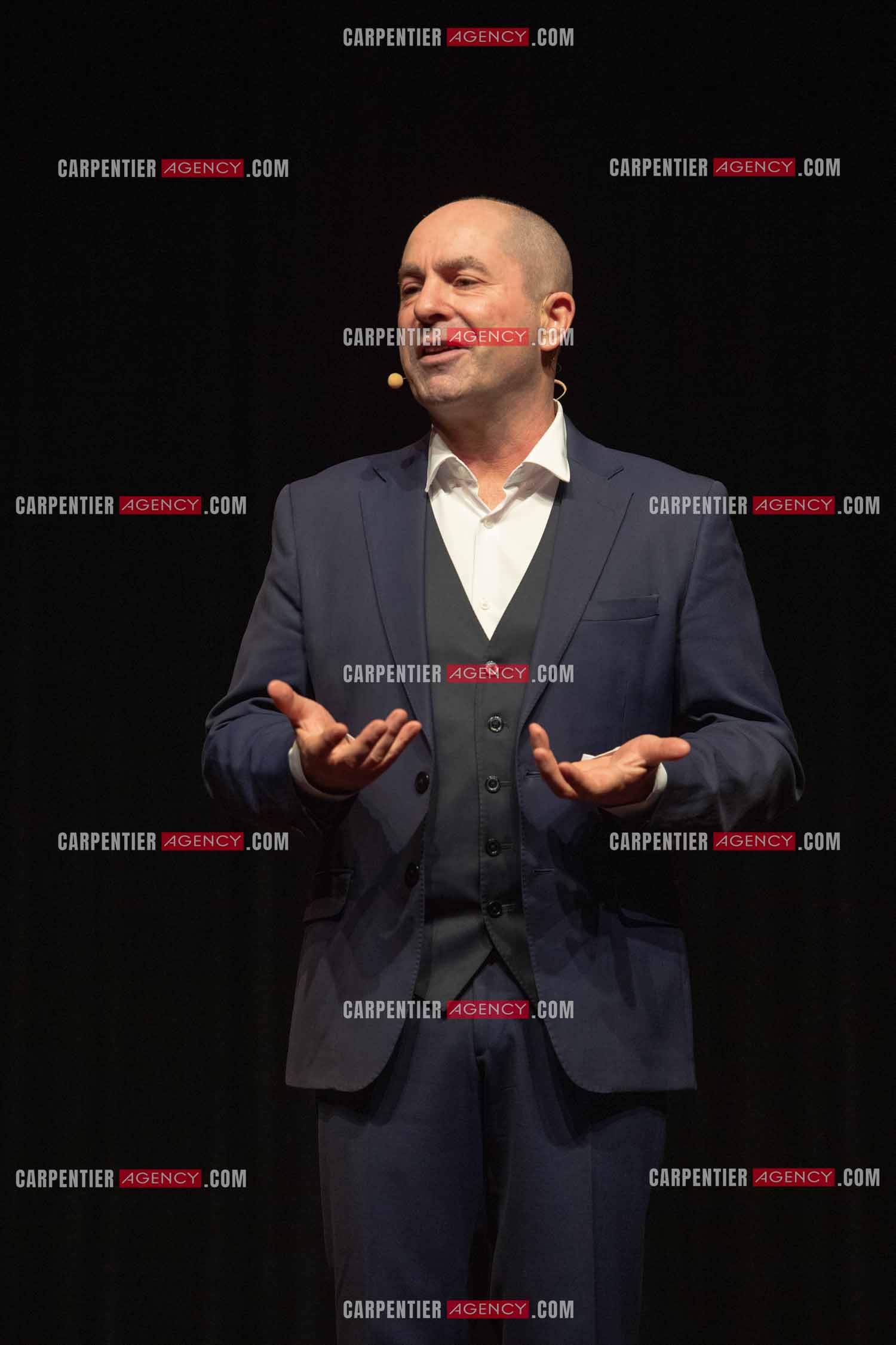 L'humoriste Yves Pujol en spectacle.         ( Exclusif )