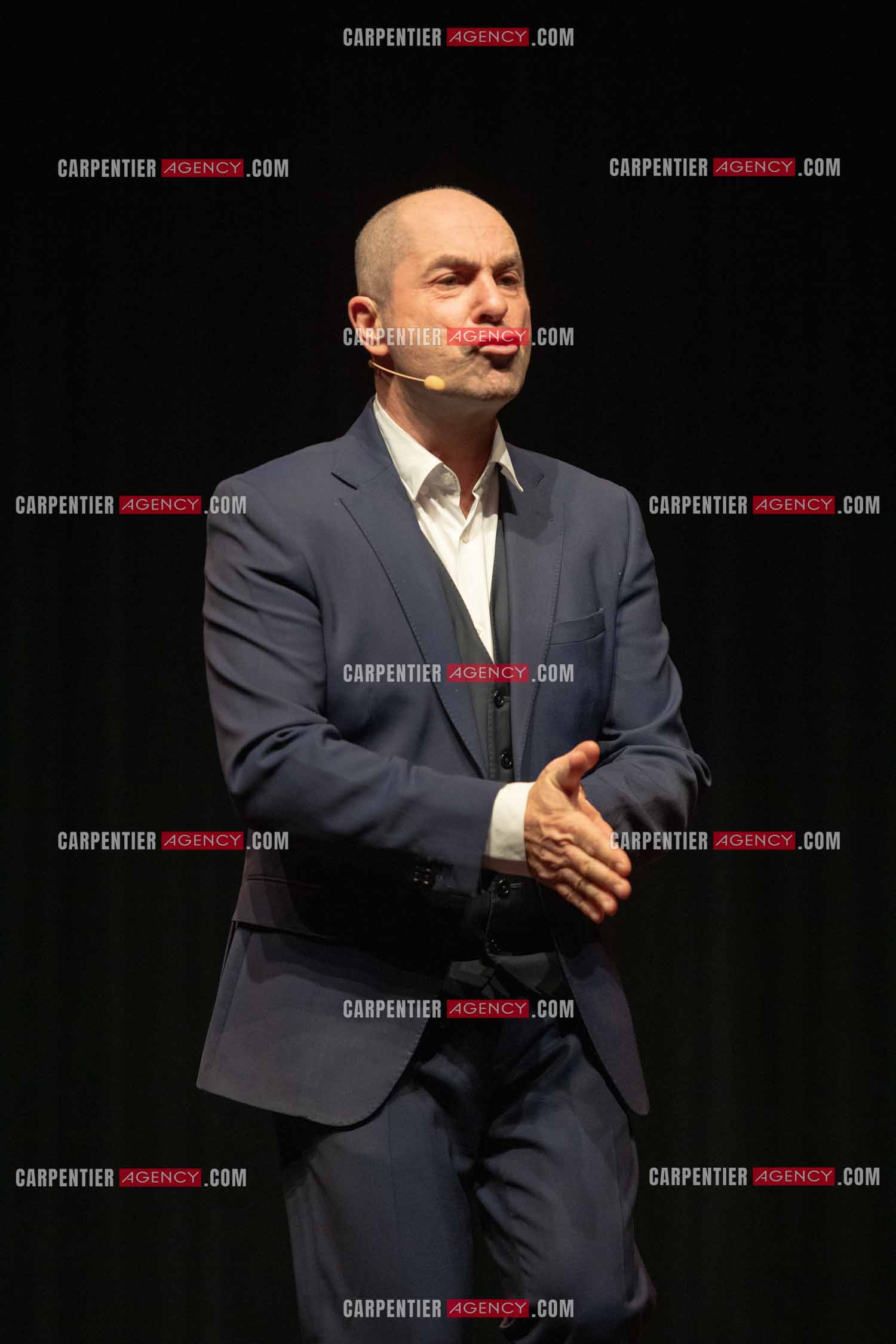 L'humoriste Yves Pujol en spectacle.         ( Exclusif )