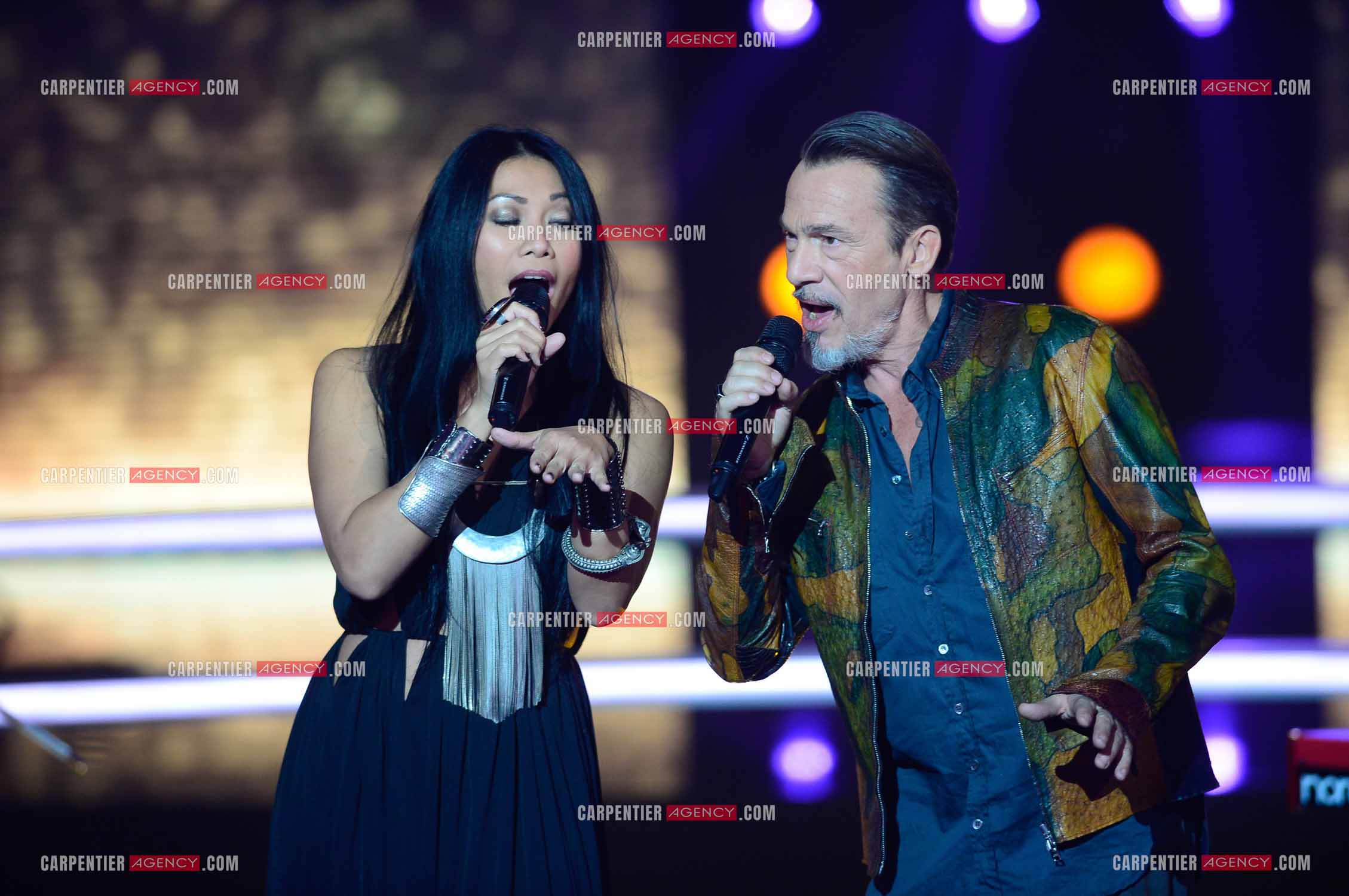 Saison 5 de l'émission The Voice en 2016. La chanteuse Anggun invitée de l'émission pour un duo avec le coach Florent Pagny.     ( Exclusif )