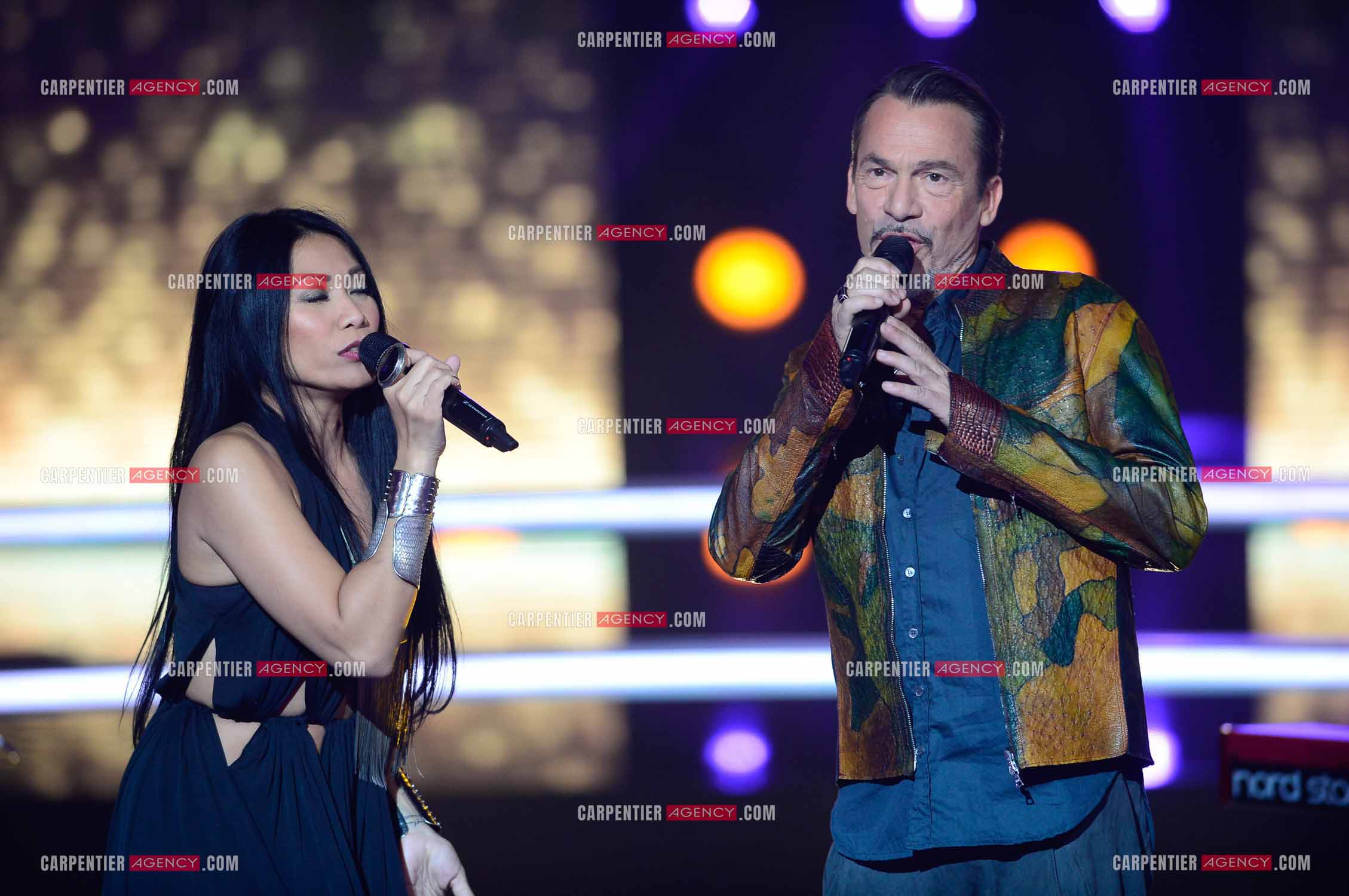Saison 5 de l'émission The Voice en 2016. La chanteuse Anggun invitée de l'émission pour un duo avec le coach Florent Pagny.     ( Exclusif )