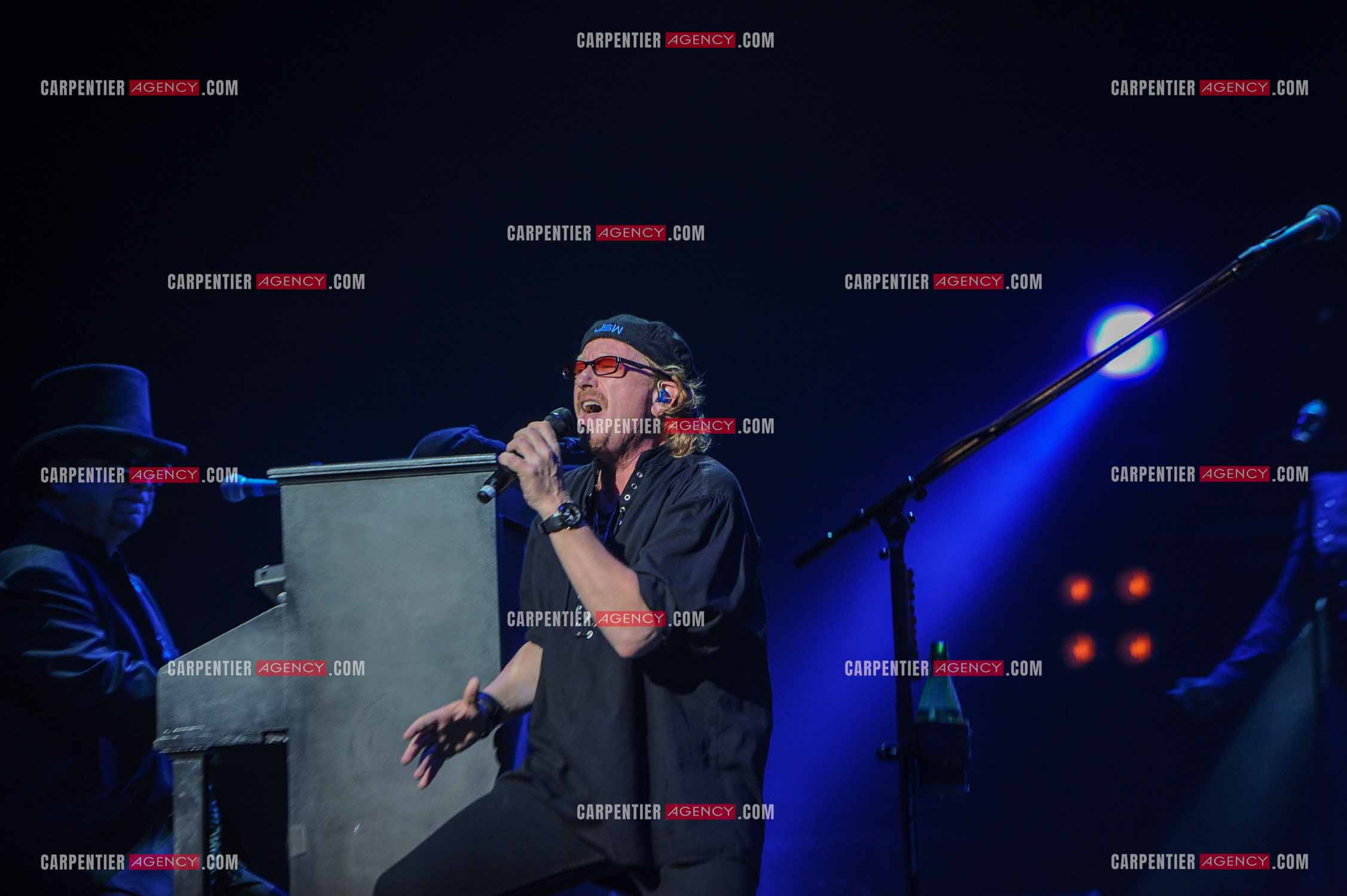 Le groupe Toto en concert au Zénith de Paris. Le chanteur du groupe, Joe Williams. ( Exclusif )