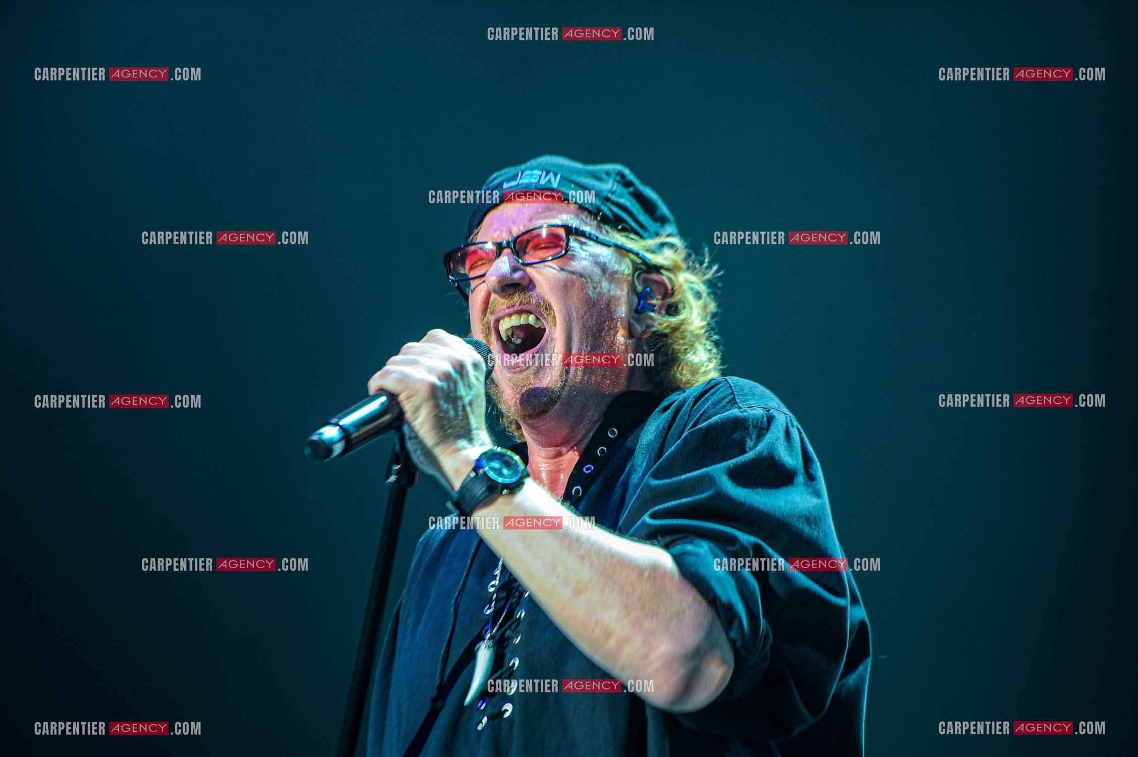 Le groupe Toto en concert au Zénith de Paris. Le chanteur du groupe, Joe Williams. ( Exclusif )