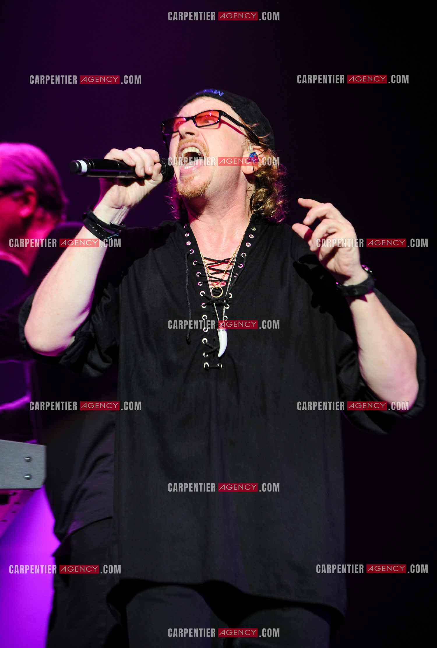 Le groupe Toto en concert au Zénith de Paris. Le chanteur du groupe, Joe Williams. ( Exclusif )