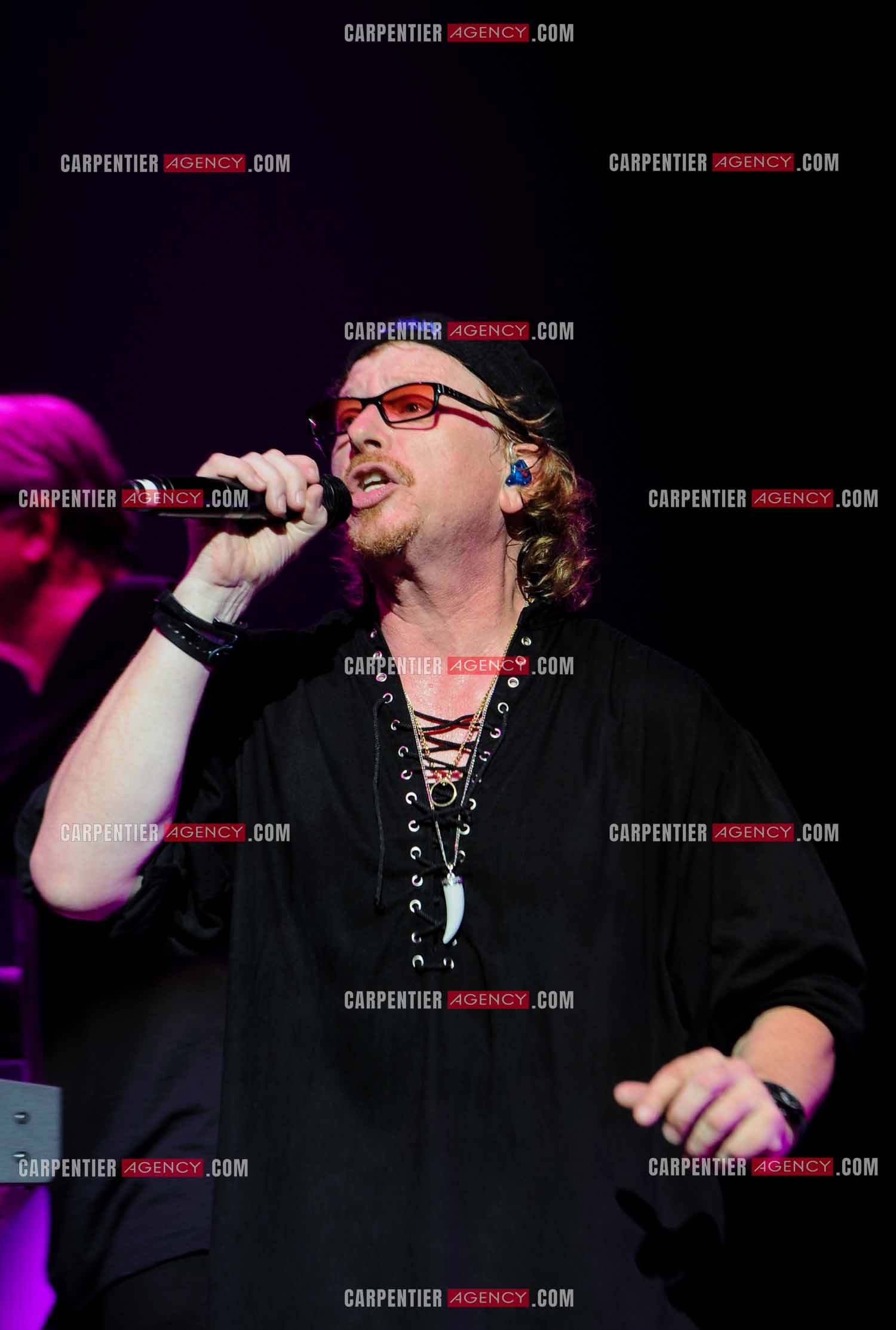 Le groupe Toto en concert au Zénith de Paris. Le chanteur du groupe, Joe Williams. ( Exclusif )