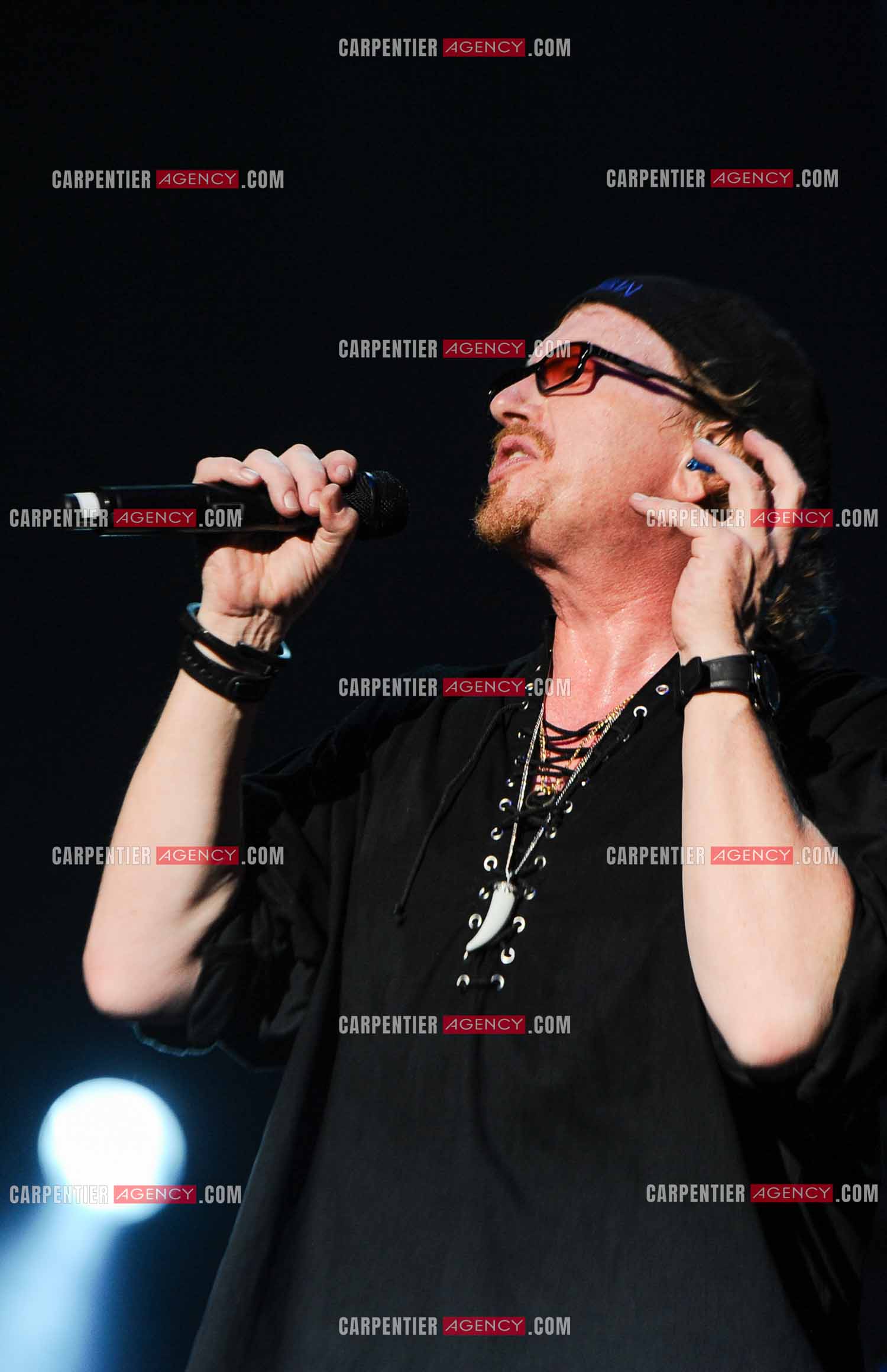 Le groupe Toto en concert au Zénith de Paris. Le chanteur du groupe, Joe Williams. ( Exclusif )