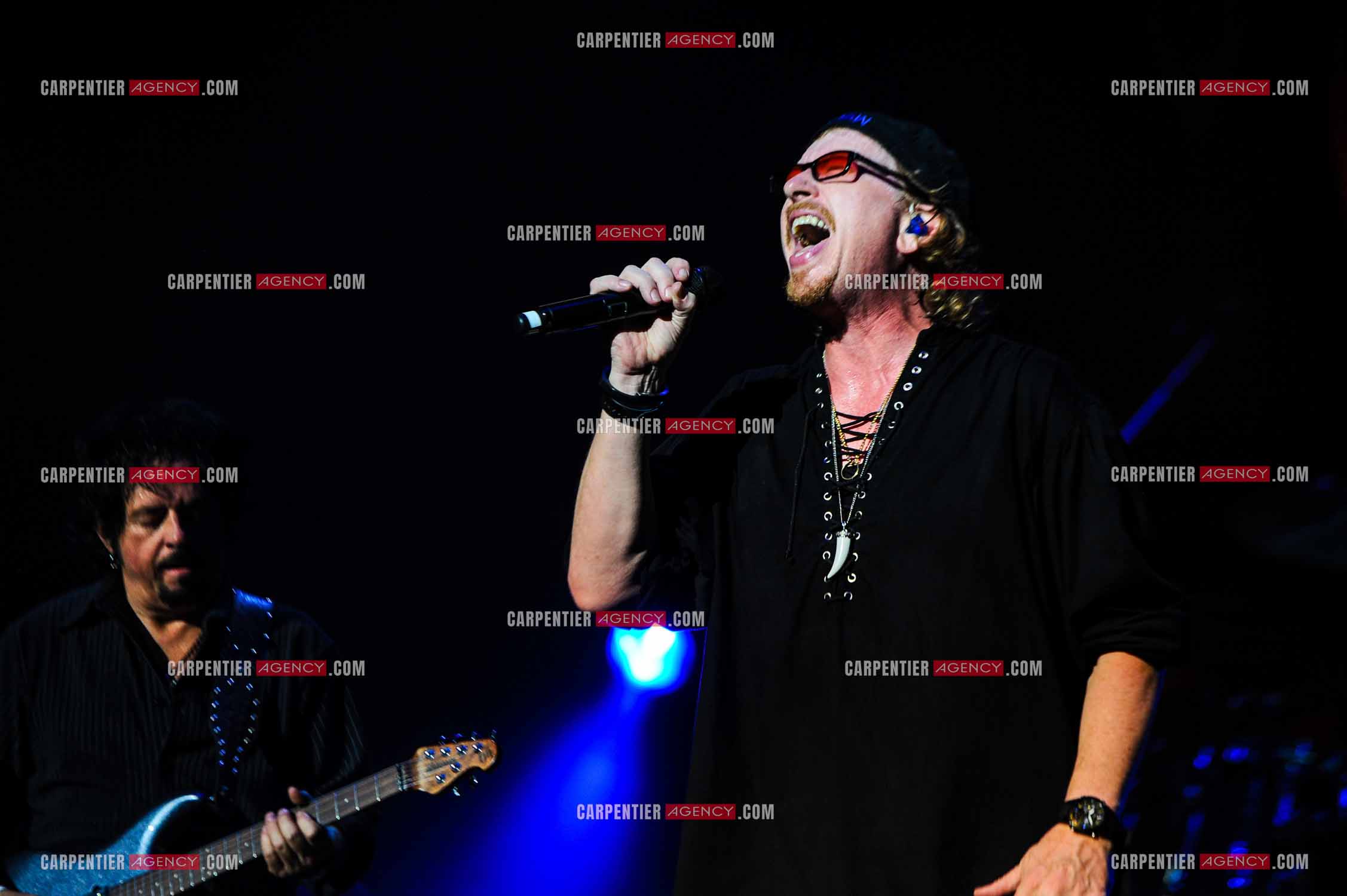 Le groupe Toto en concert au Zénith de Paris. Le chanteur du groupe, Joe Williams. ( Exclusif )