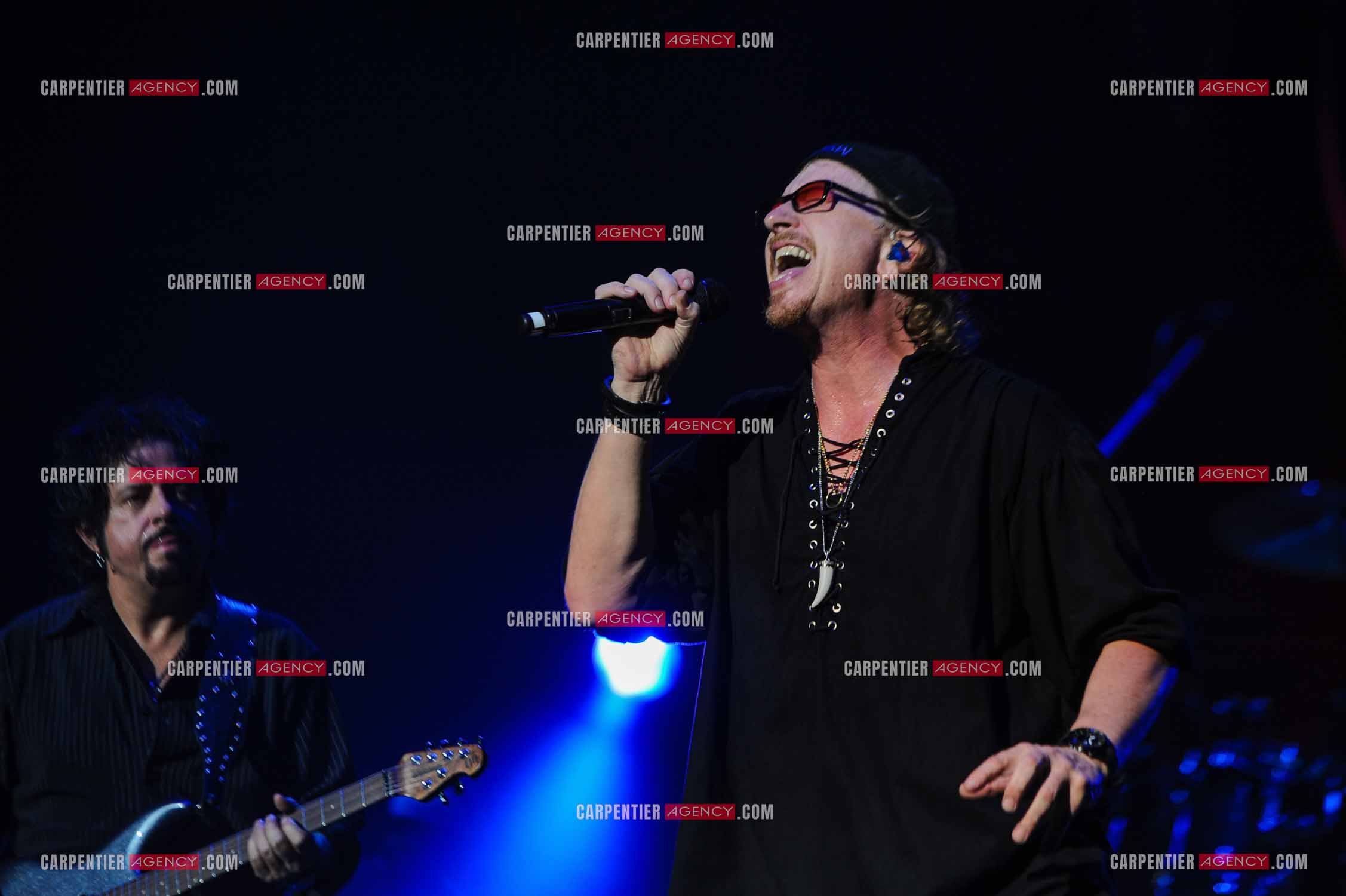 Le groupe Toto en concert au Zénith de Paris. Le chanteur du groupe, Joe Williams. ( Exclusif )