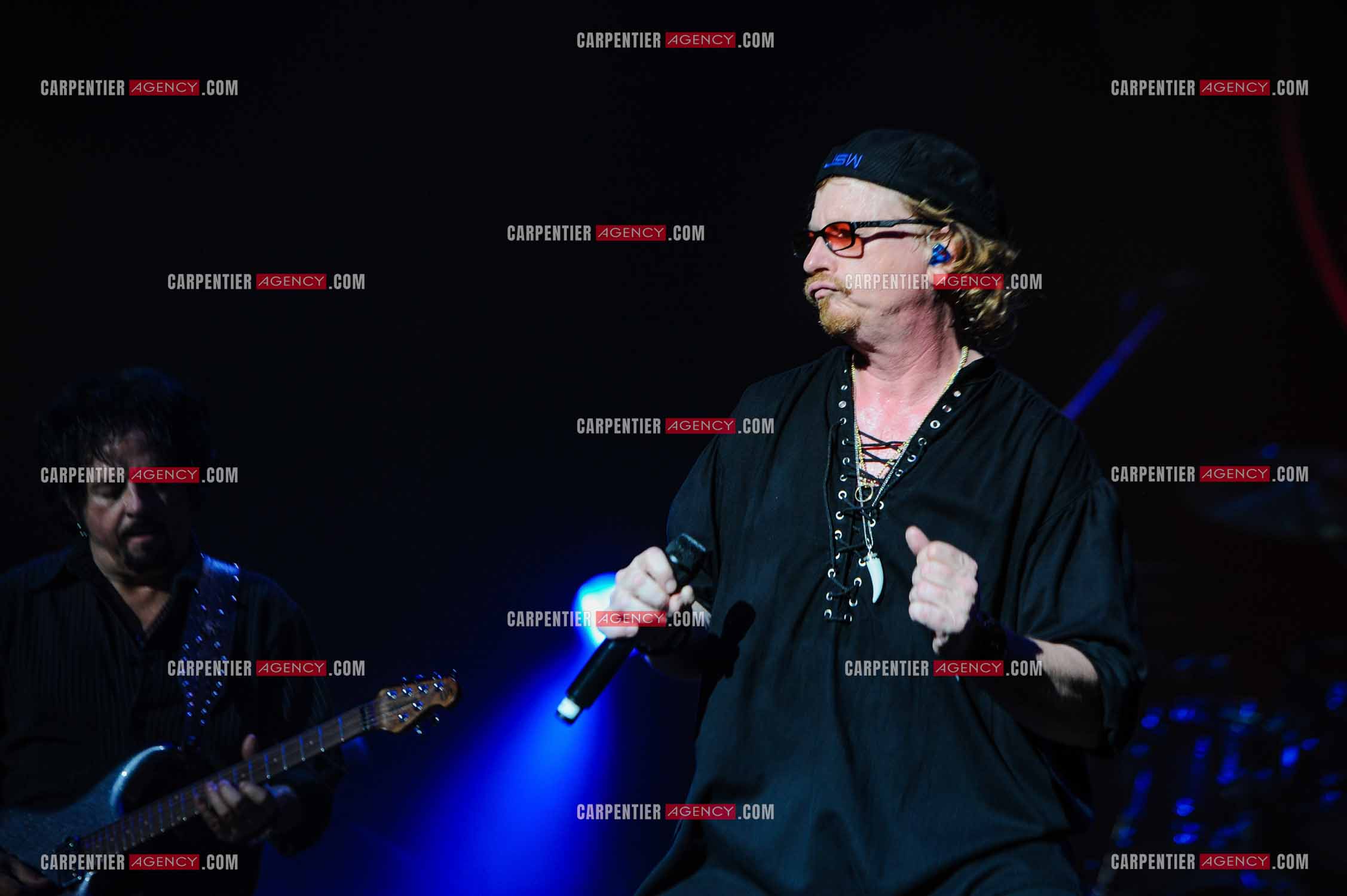 Le groupe Toto en concert au Zénith de Paris. Le chanteur du groupe, Joe Williams. ( Exclusif )