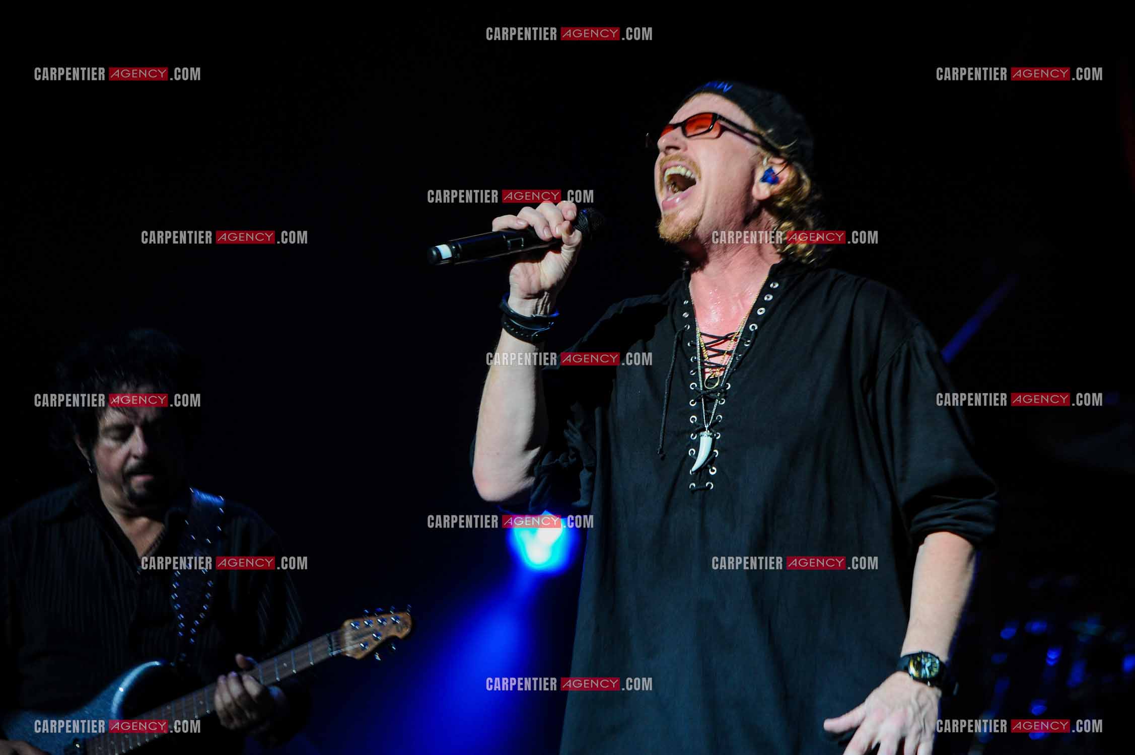 Le groupe Toto en concert au Zénith de Paris. Le chanteur du groupe, Joe Williams. ( Exclusif )