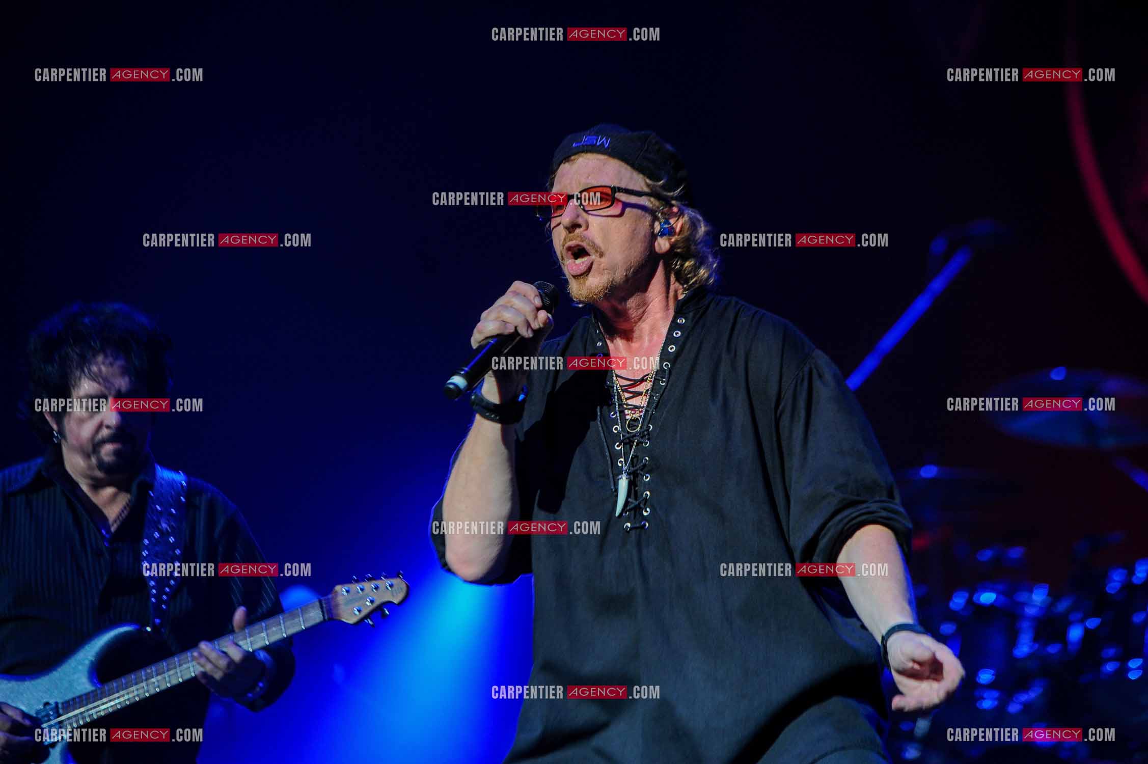 Le groupe Toto en concert au Zénith de Paris. Le chanteur du groupe, Joe Williams. ( Exclusif )