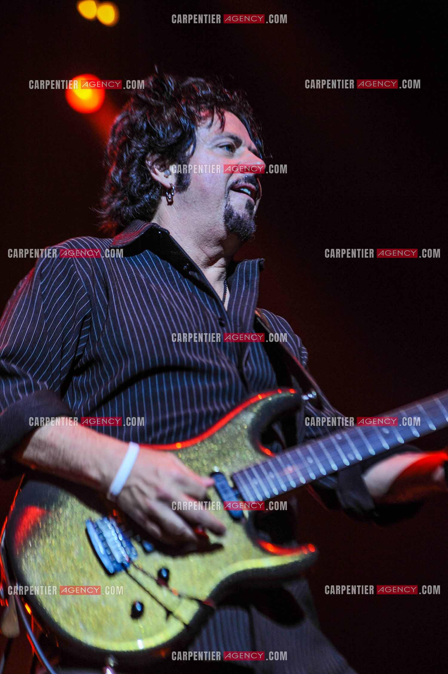 Le groupe Toto en concert au Zénith de Paris. Le guitariste du groupe, Steve Lukather.  ( Exclusif )