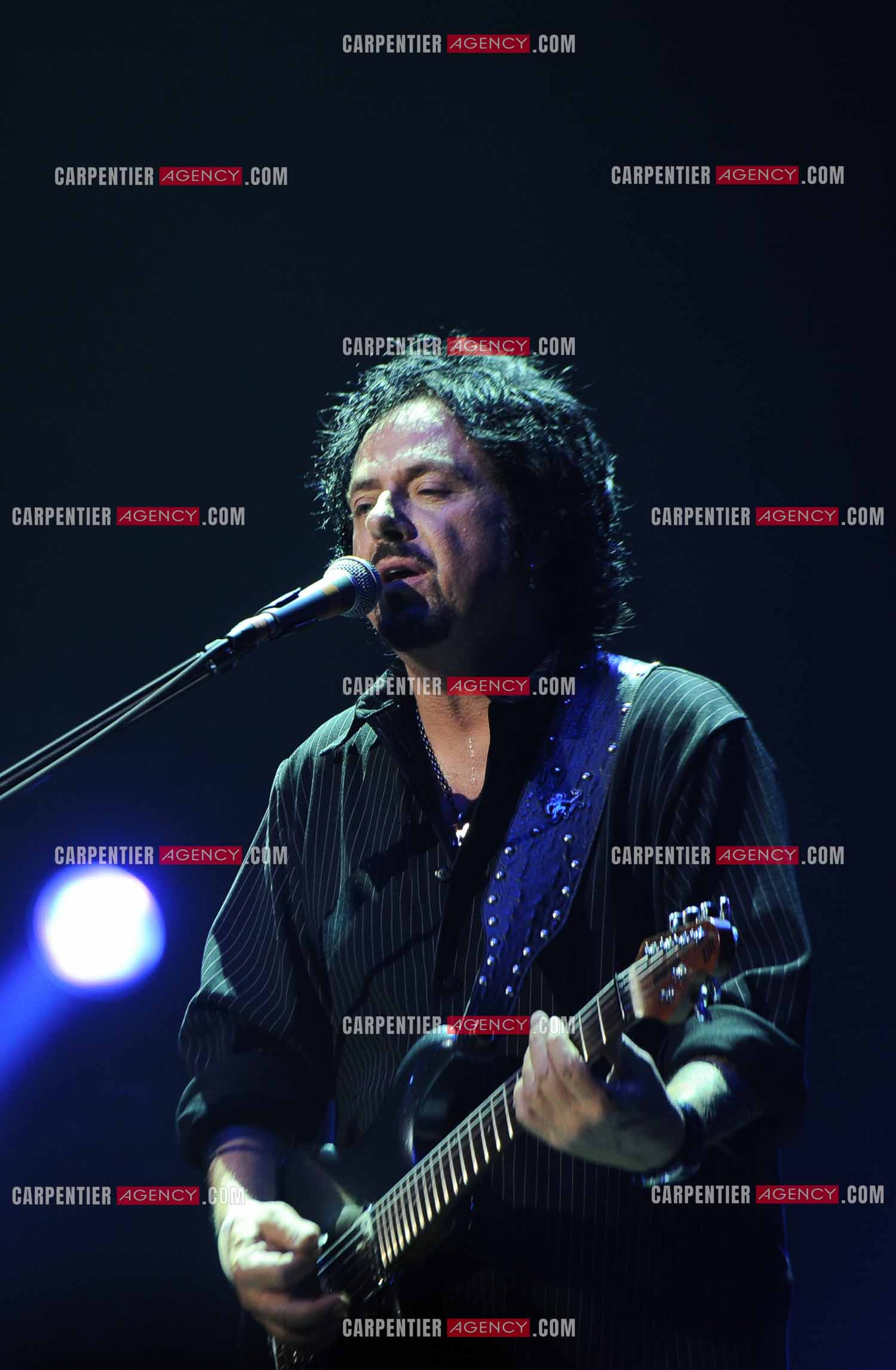 Le groupe Toto en concert au Zénith de Paris. Le guitariste du groupe, Steve Lukather.  ( Exclusif )