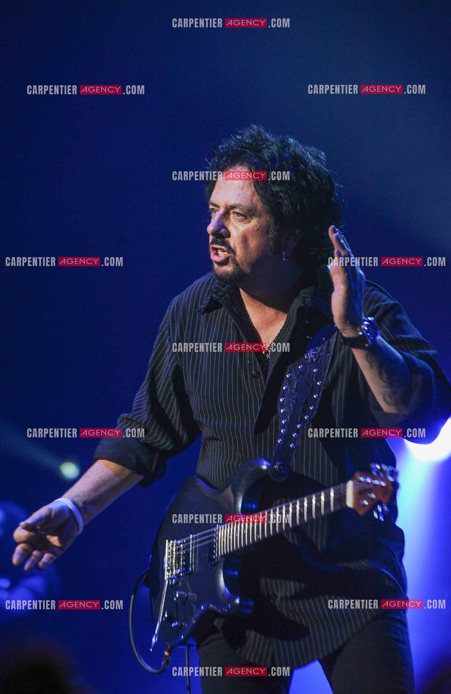Le groupe Toto en concert au Zénith de Paris. Le guitariste du groupe, Steve Lukather.  ( Exclusif )