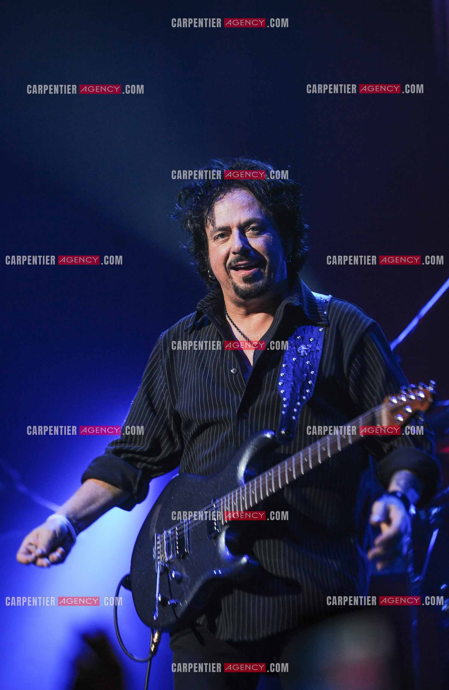 Le groupe Toto en concert au Zénith de Paris. Le guitariste du groupe, Steve Lukather.  ( Exclusif )