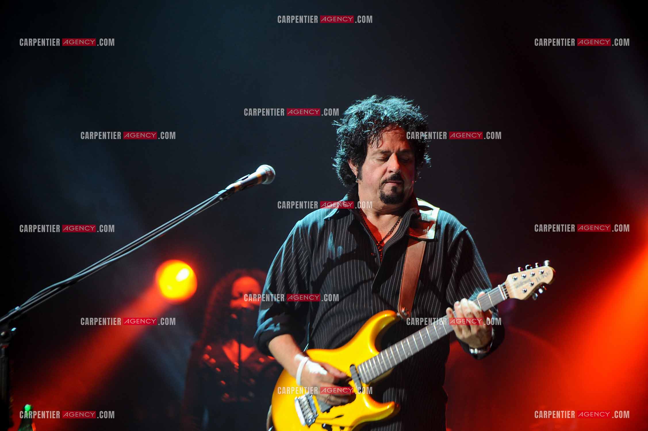 Le groupe Toto en concert au Zénith de Paris. Le guitariste du groupe, Steve Lukather.  ( Exclusif )