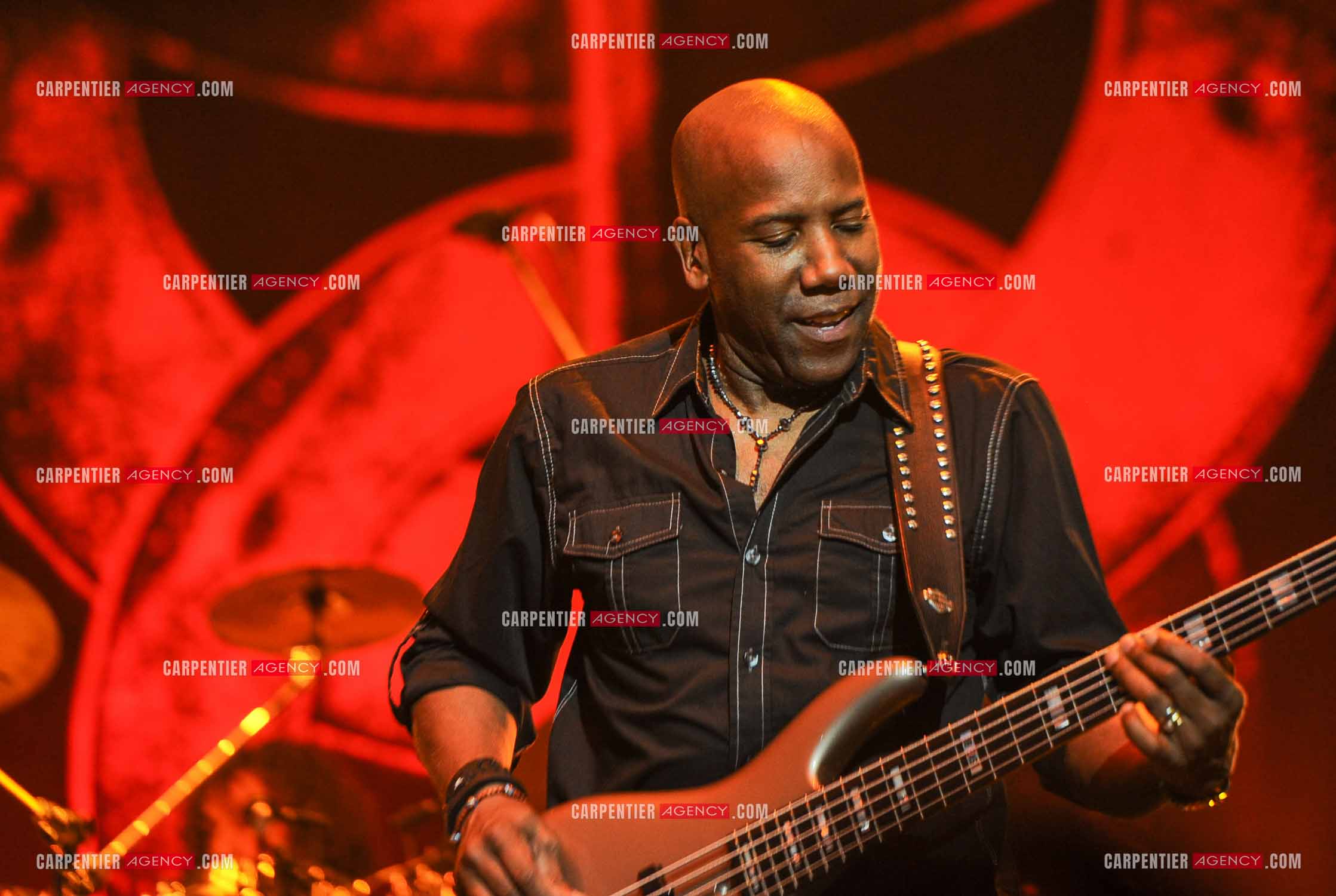 Le groupe Toto en concert au Zénith de Paris. Le bassiste du groupe, Nathan East.  ( Exclusif )