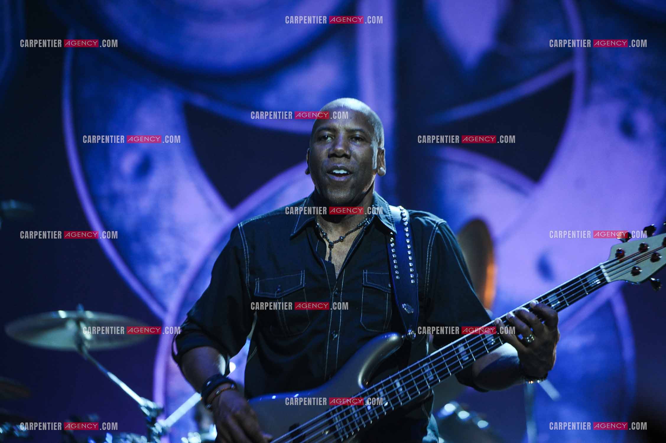 Le groupe Toto en concert au Zénith de Paris. Le bassiste du groupe, Nathan East.  ( Exclusif )