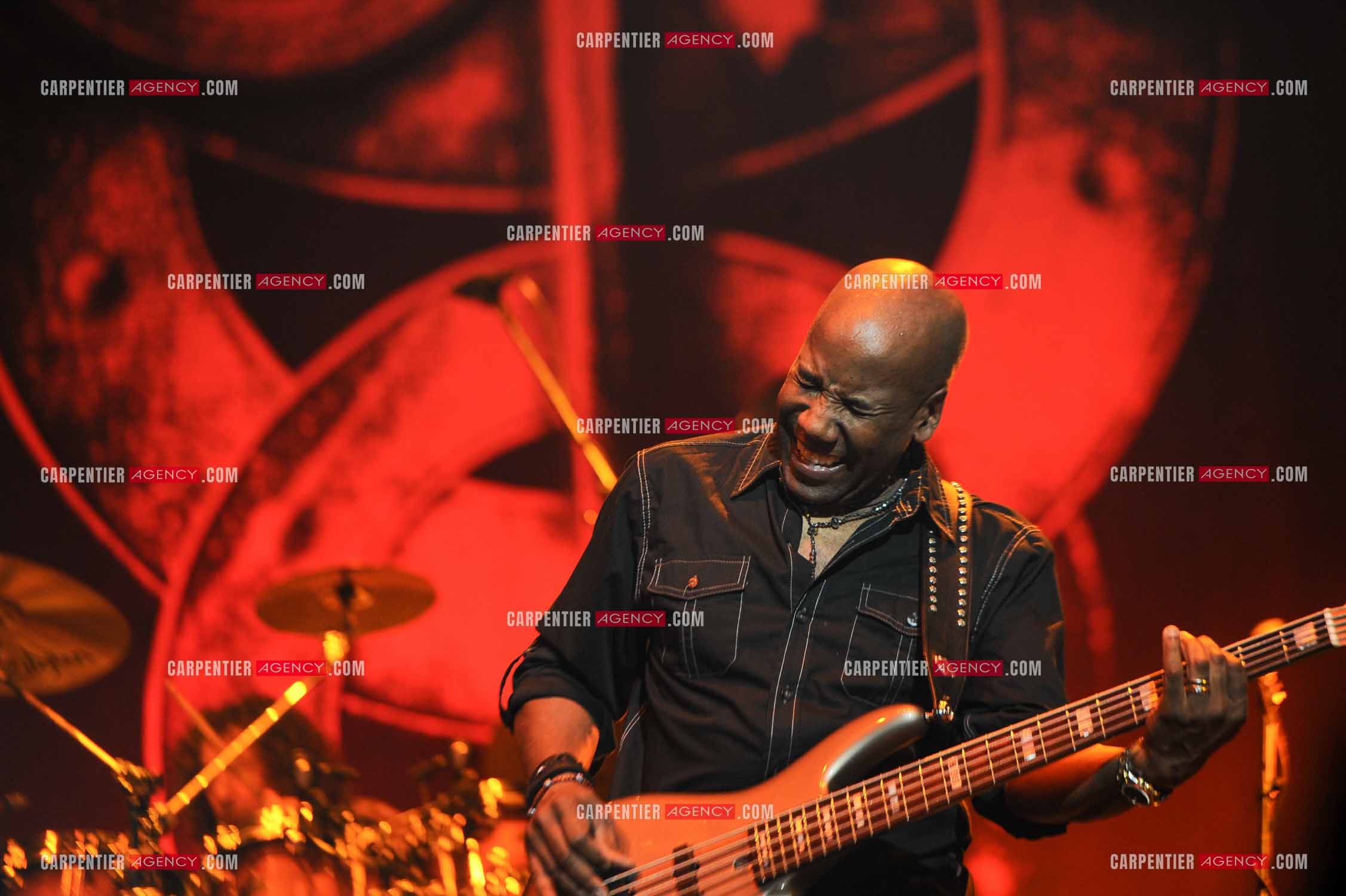 Le groupe Toto en concert au Zénith de Paris. Le bassiste du groupe, Nathan East.  ( Exclusif )