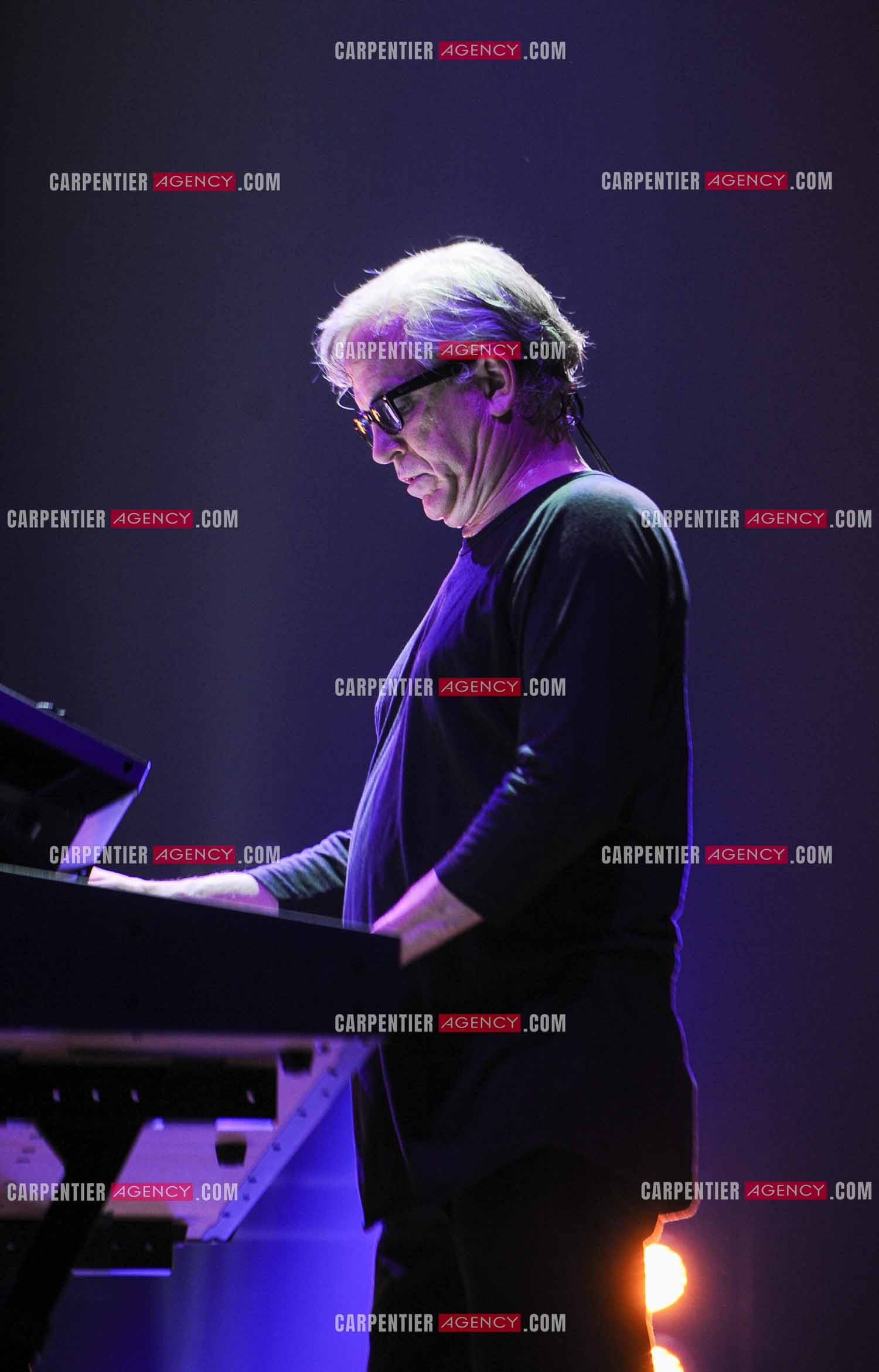 Le groupe Toto en concert au Zénith de Paris. En second clavier du groupe, Steve Porcaro. ( Exclusif )