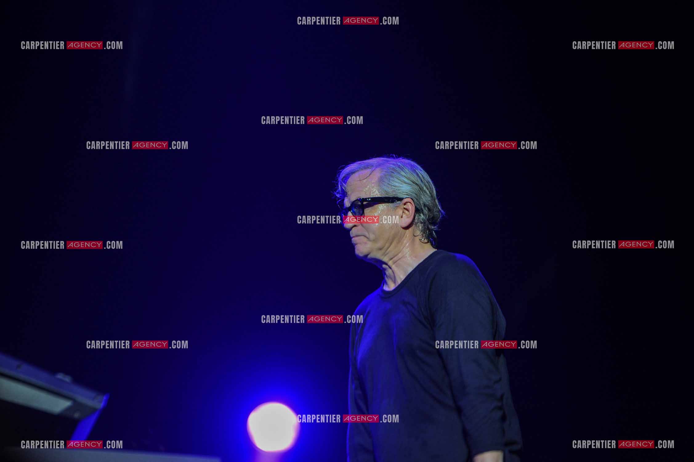 Le groupe Toto en concert au Zénith de Paris. En second clavier du groupe, Steve Porcaro. ( Exclusif )