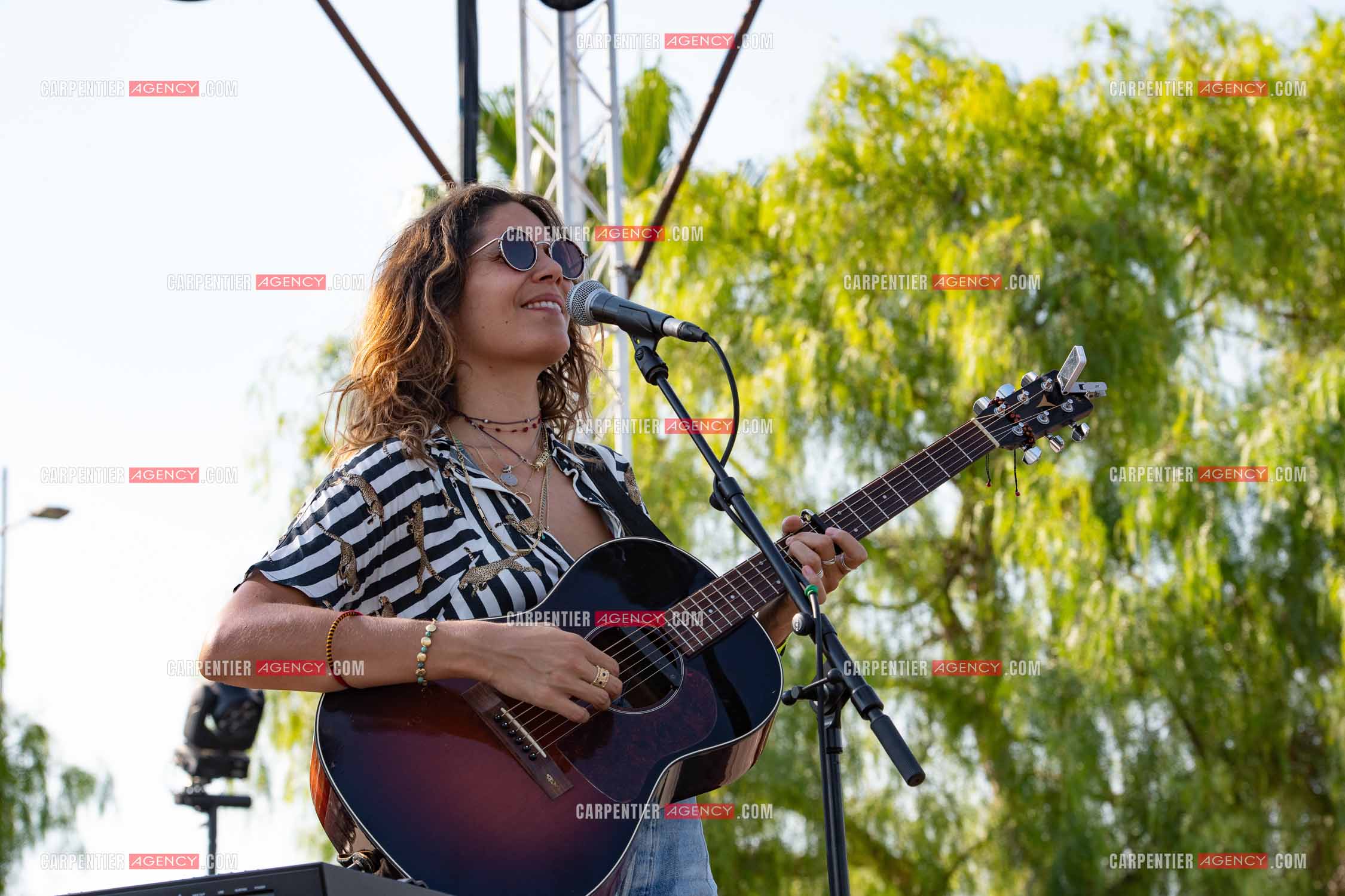 La chanteuse Vanille Clerc lors de sa tournée d'été à Sanary sur Mer.   ( Exclusif )