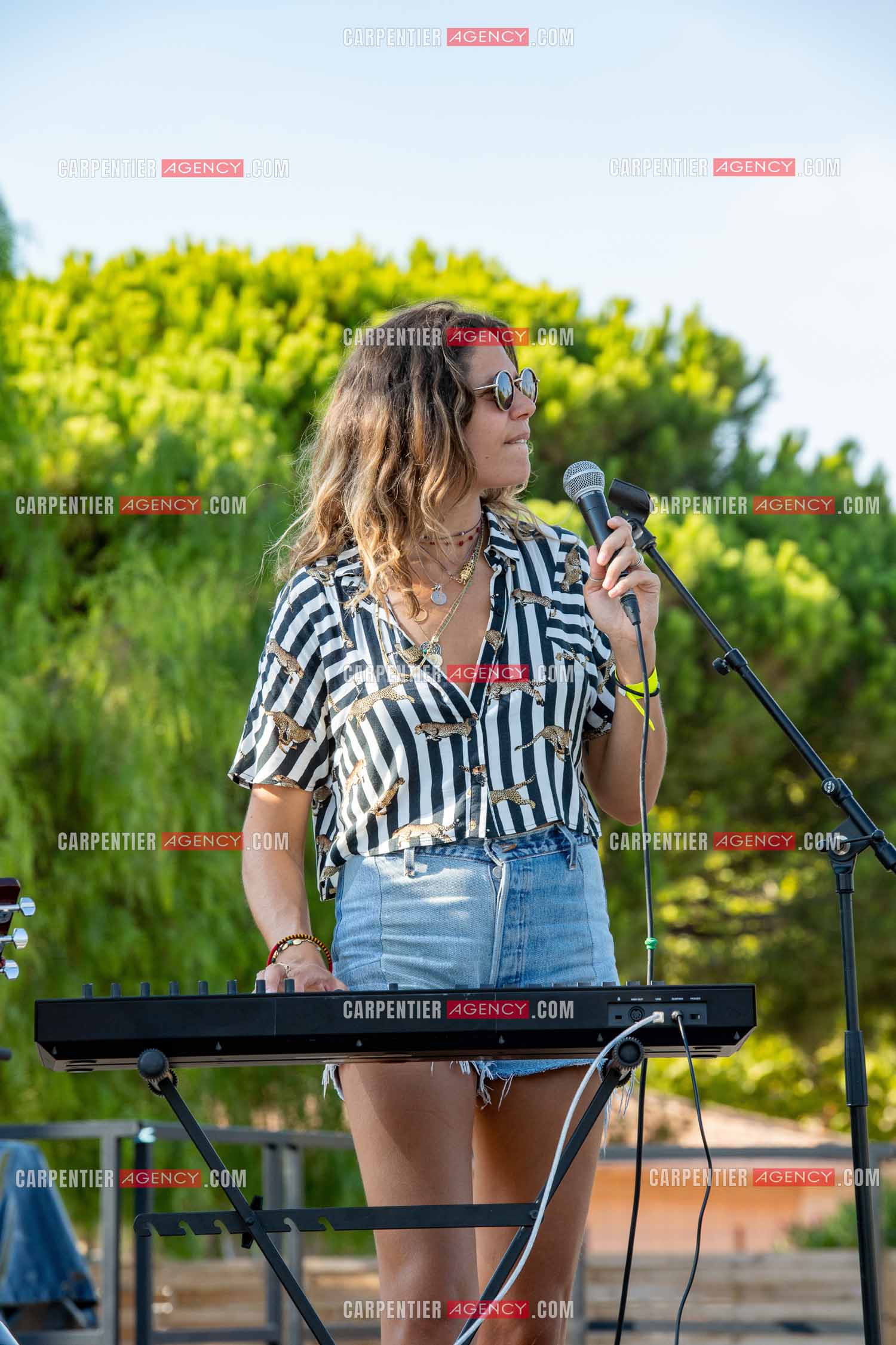 La chanteuse Vanille Clerc lors de sa tournée d'été à Sanary sur Mer.   ( Exclusif )