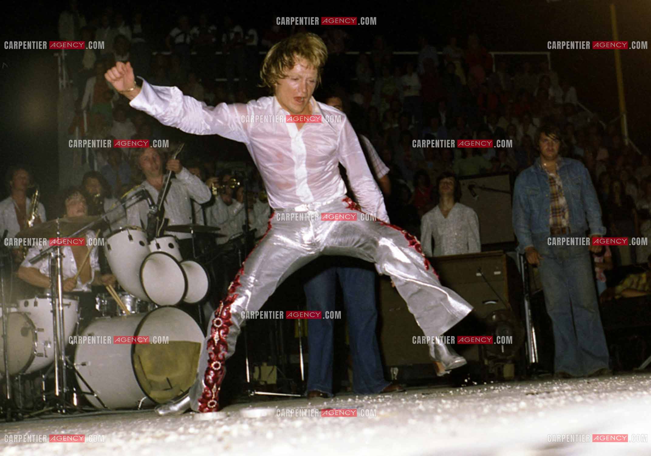 Le chanteur Claude François en concert.