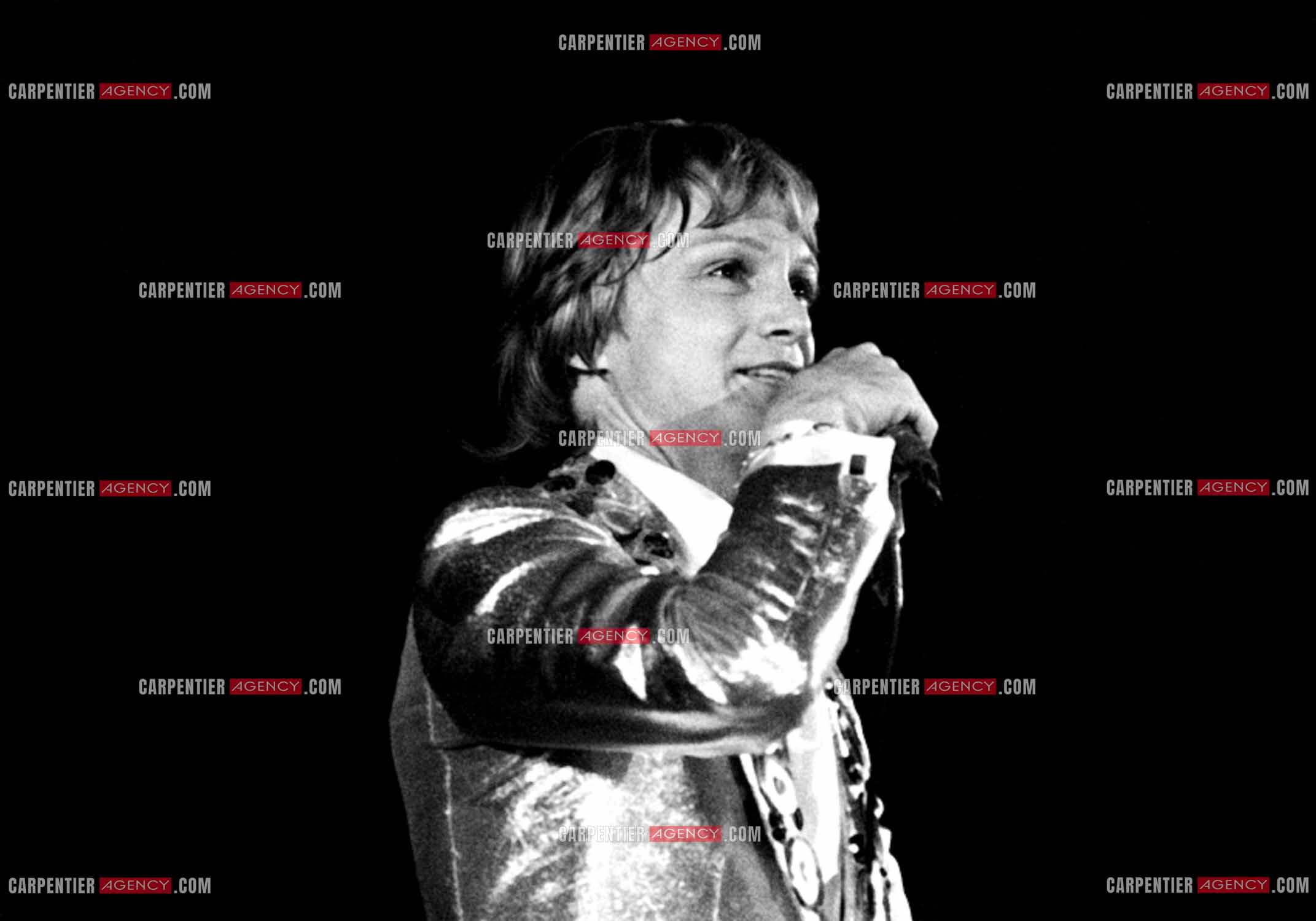 Le chanteur Claude François en concert.