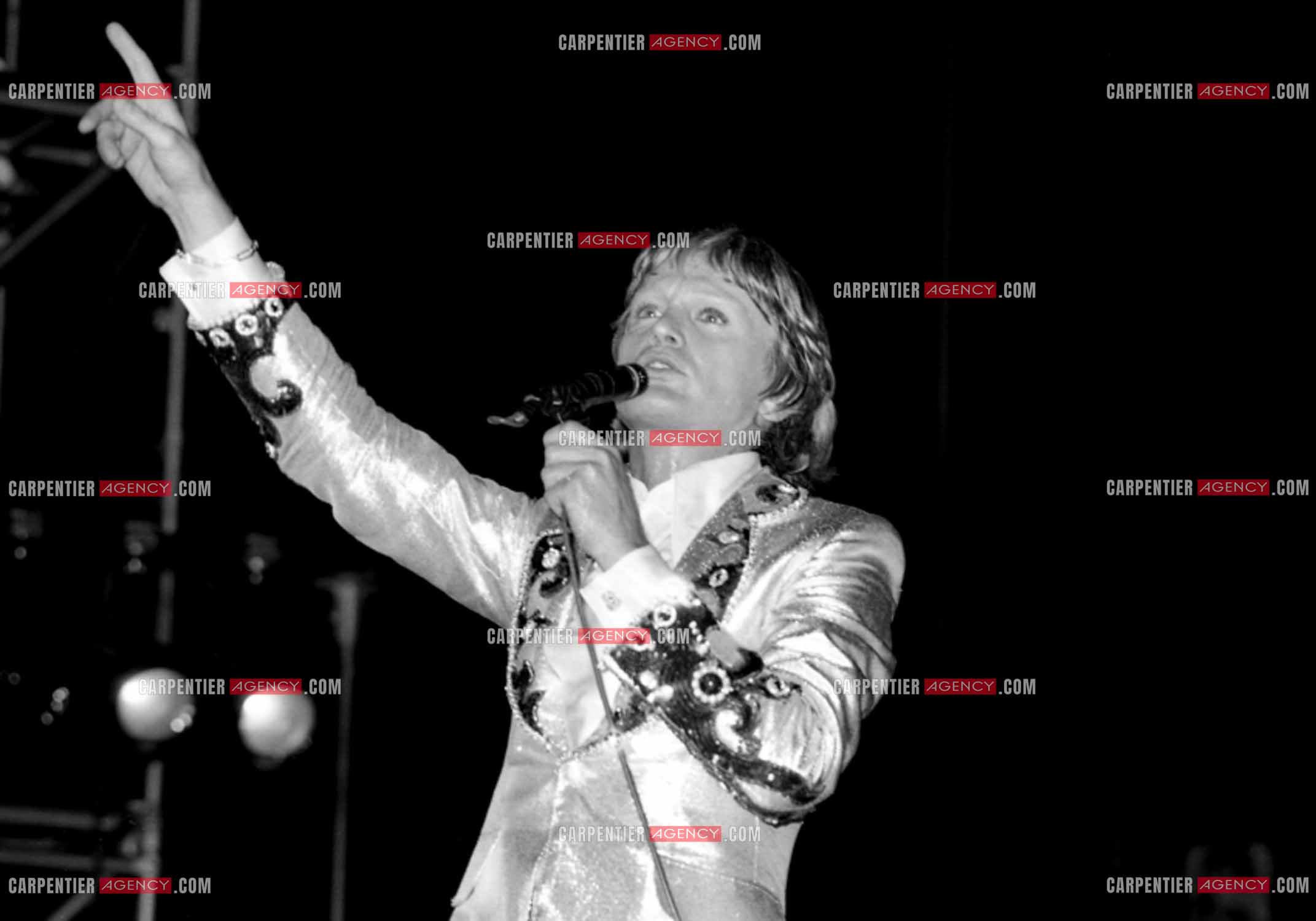 Le chanteur Claude François en concert.