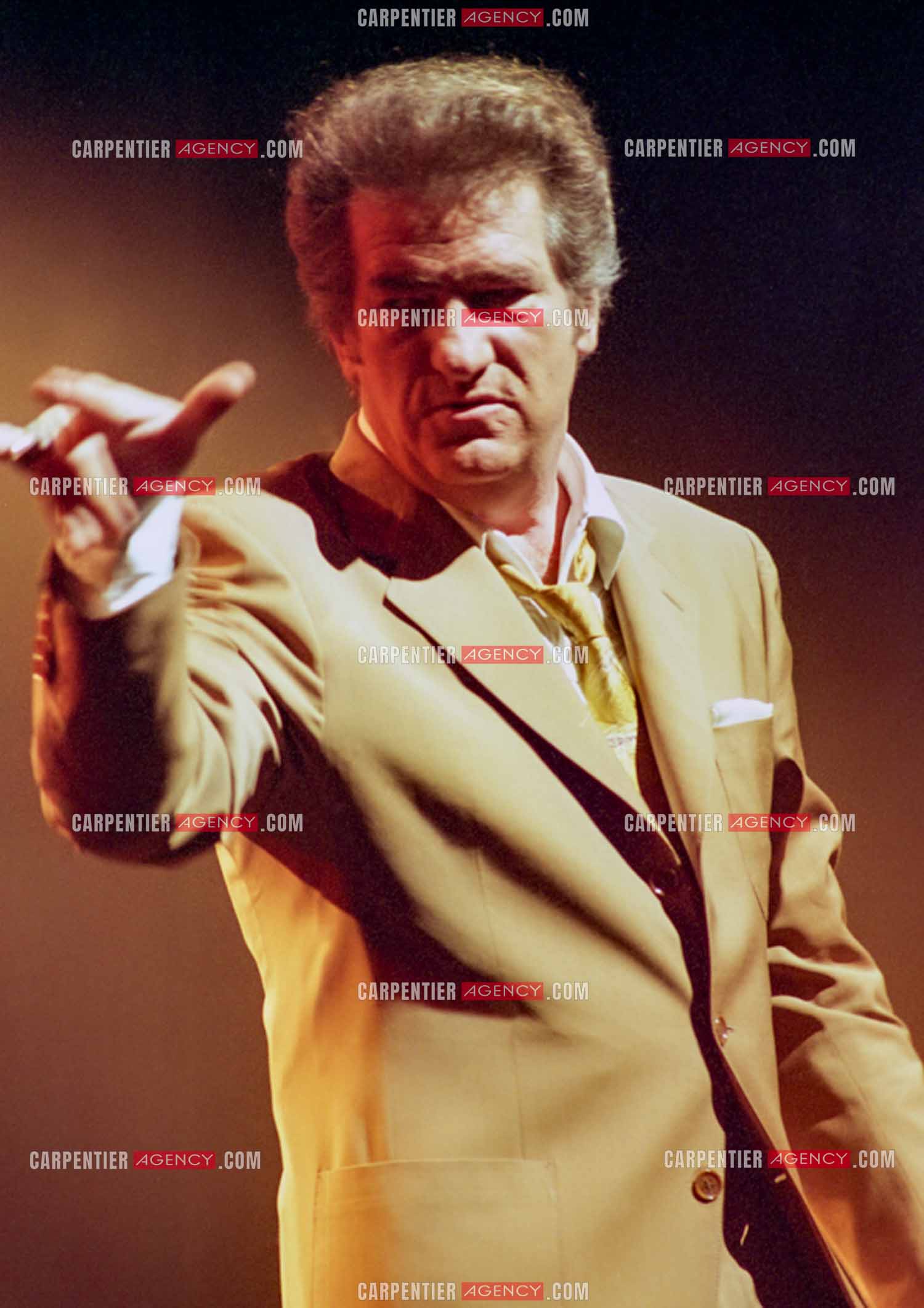 Le chanteur Eddy Mitchell en concert à l'Olympia le 29 mars 1994.