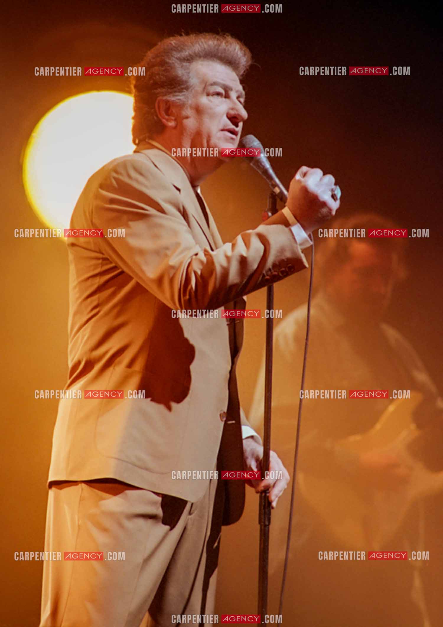 Le chanteur Eddy Mitchell en concert à l'Olympia le 29 mars 1994.