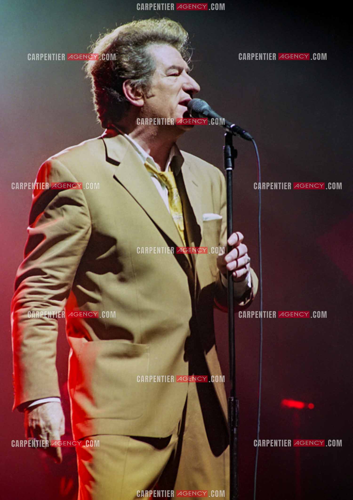 Le chanteur Eddy Mitchell en concert à l'Olympia le 29 mars 1994.