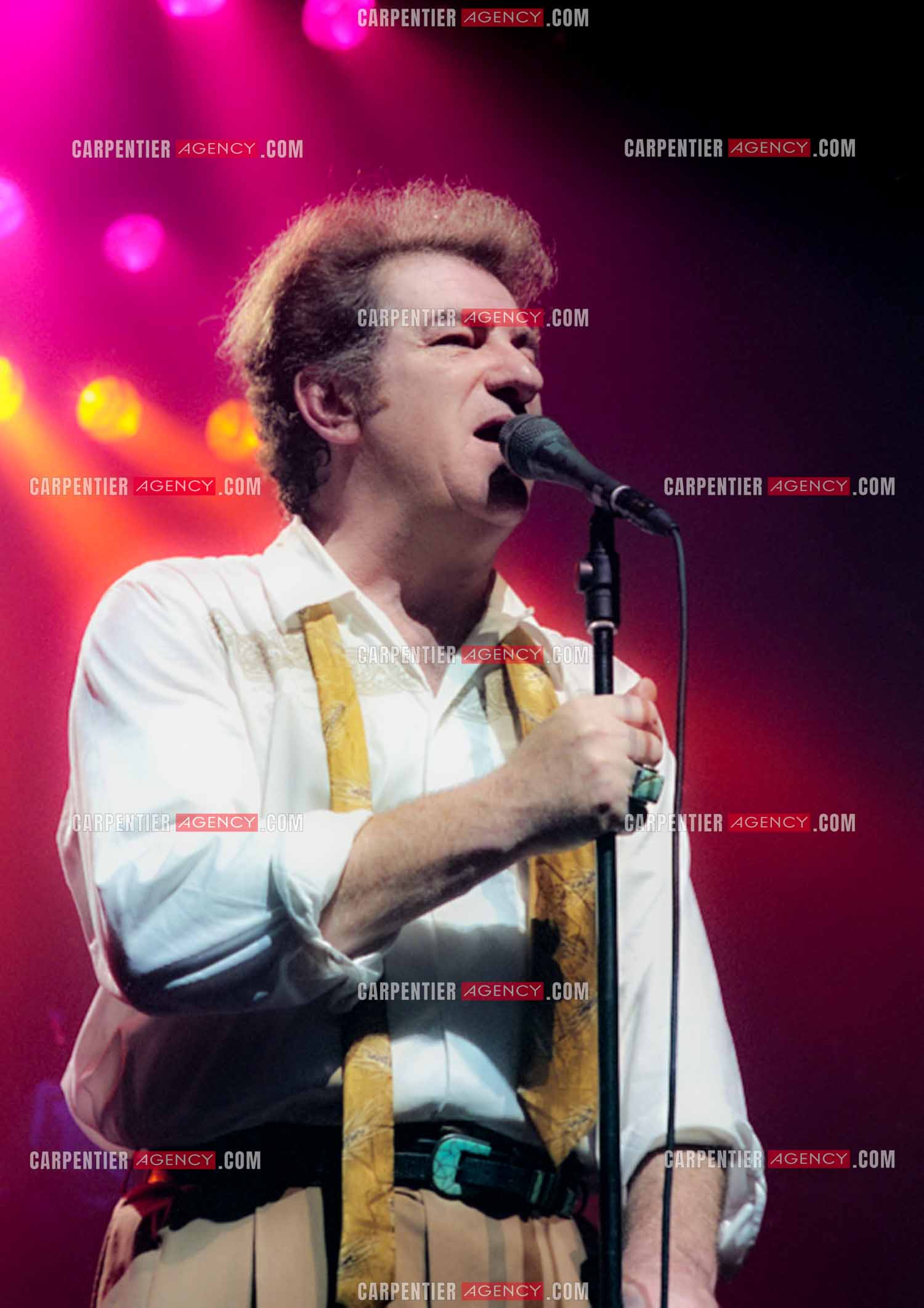 Le chanteur Eddy Mitchell en concert à l'Olympia le 29 mars 1994.