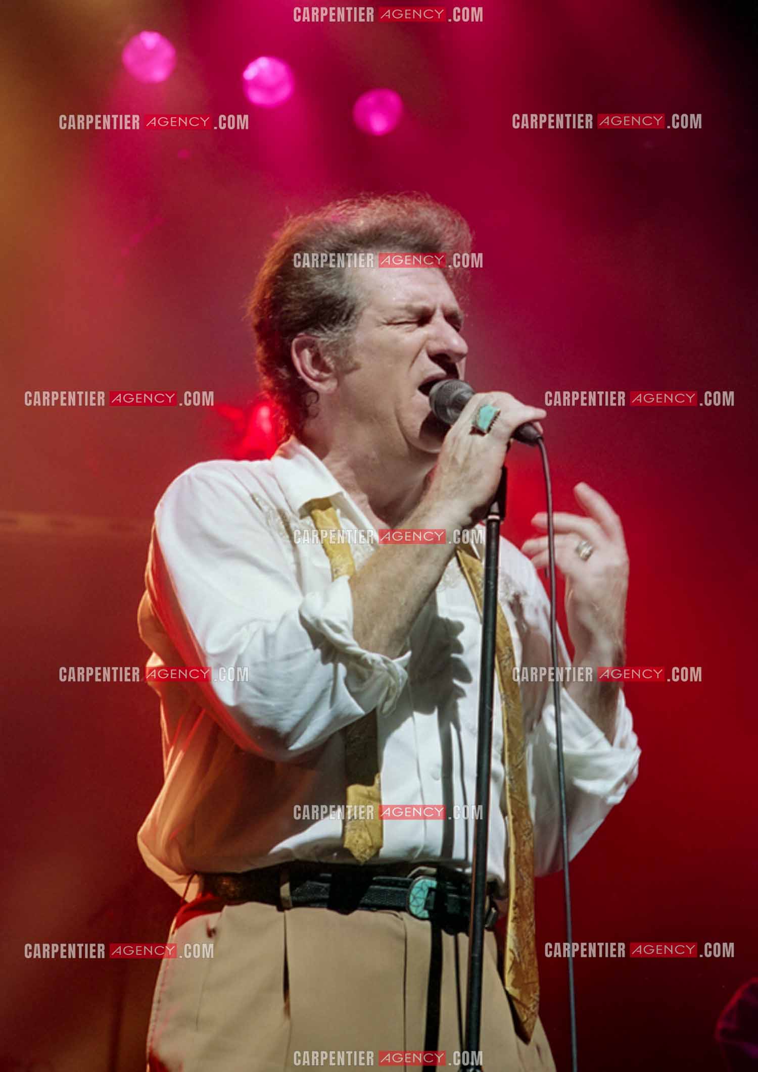 Le chanteur Eddy Mitchell en concert à l'Olympia le 29 mars 1994.