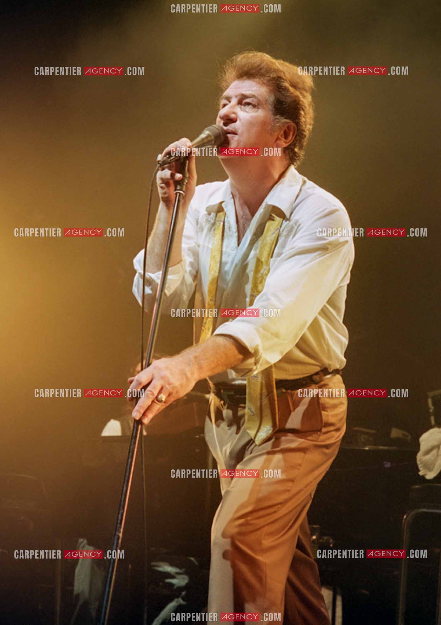 Le chanteur Eddy Mitchell en concert à l'Olympia le 29 mars 1994.